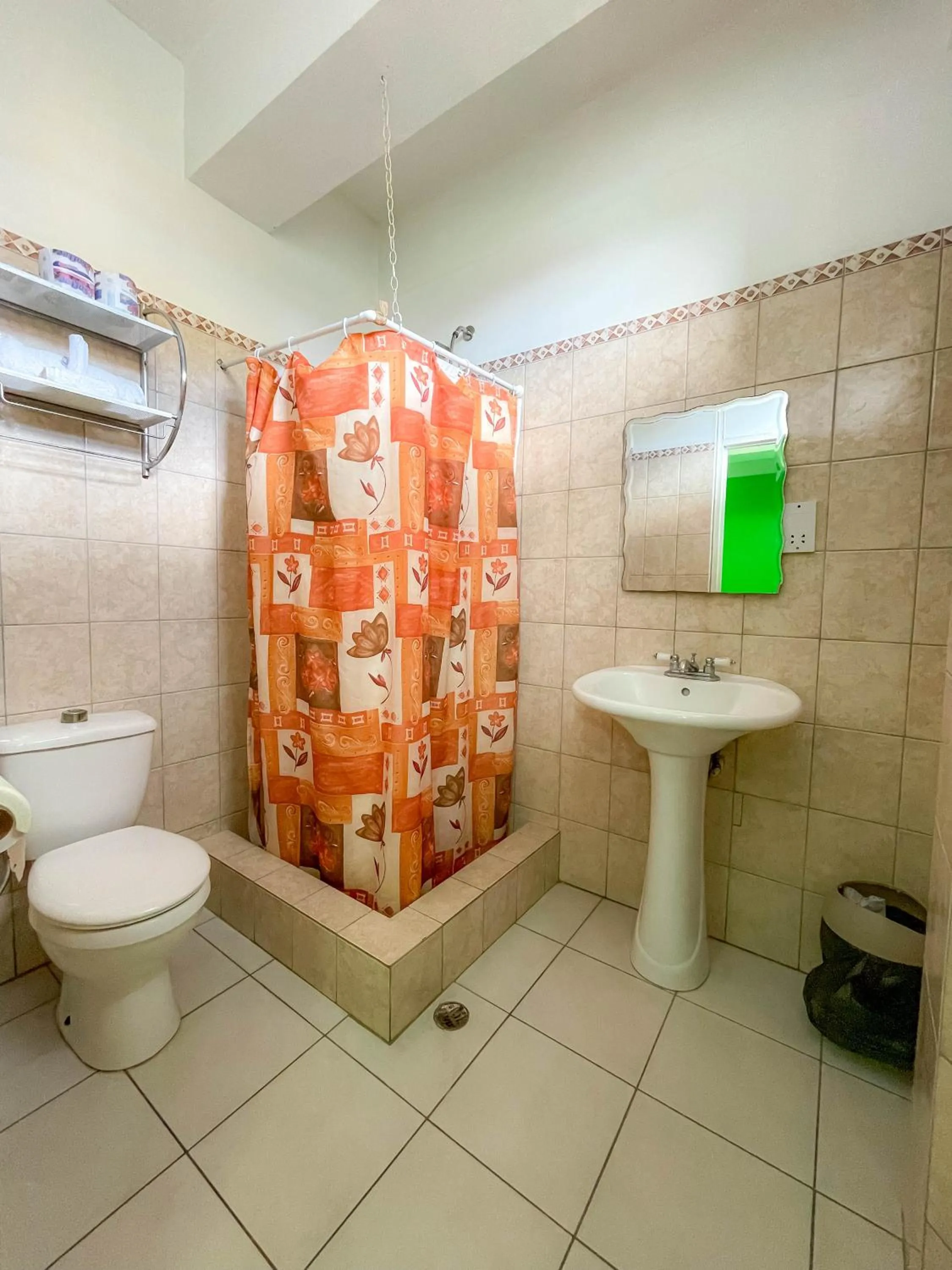 Bathroom in La Flamboyant Hotel