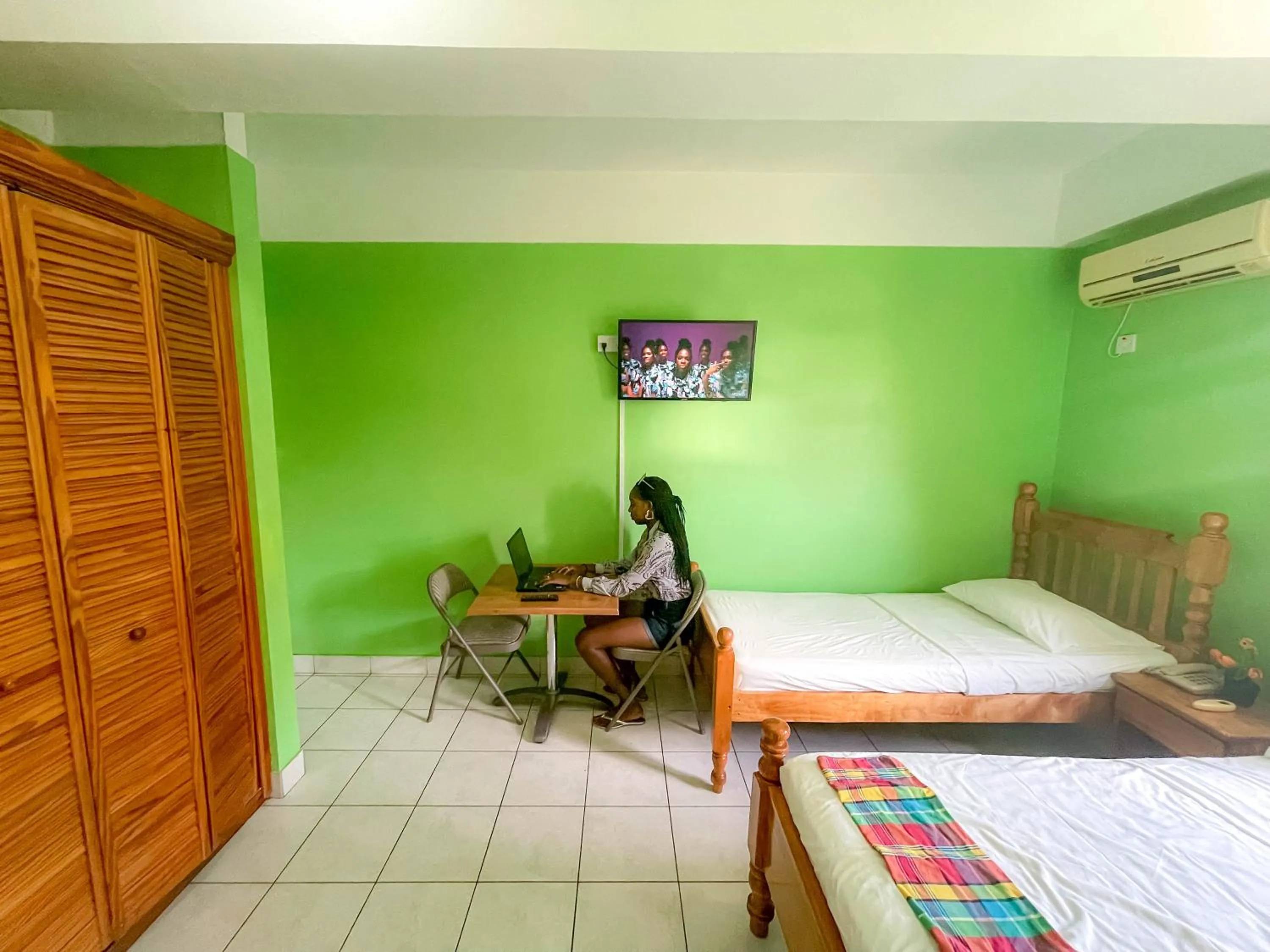 Bedroom, Bed in La Flamboyant Hotel
