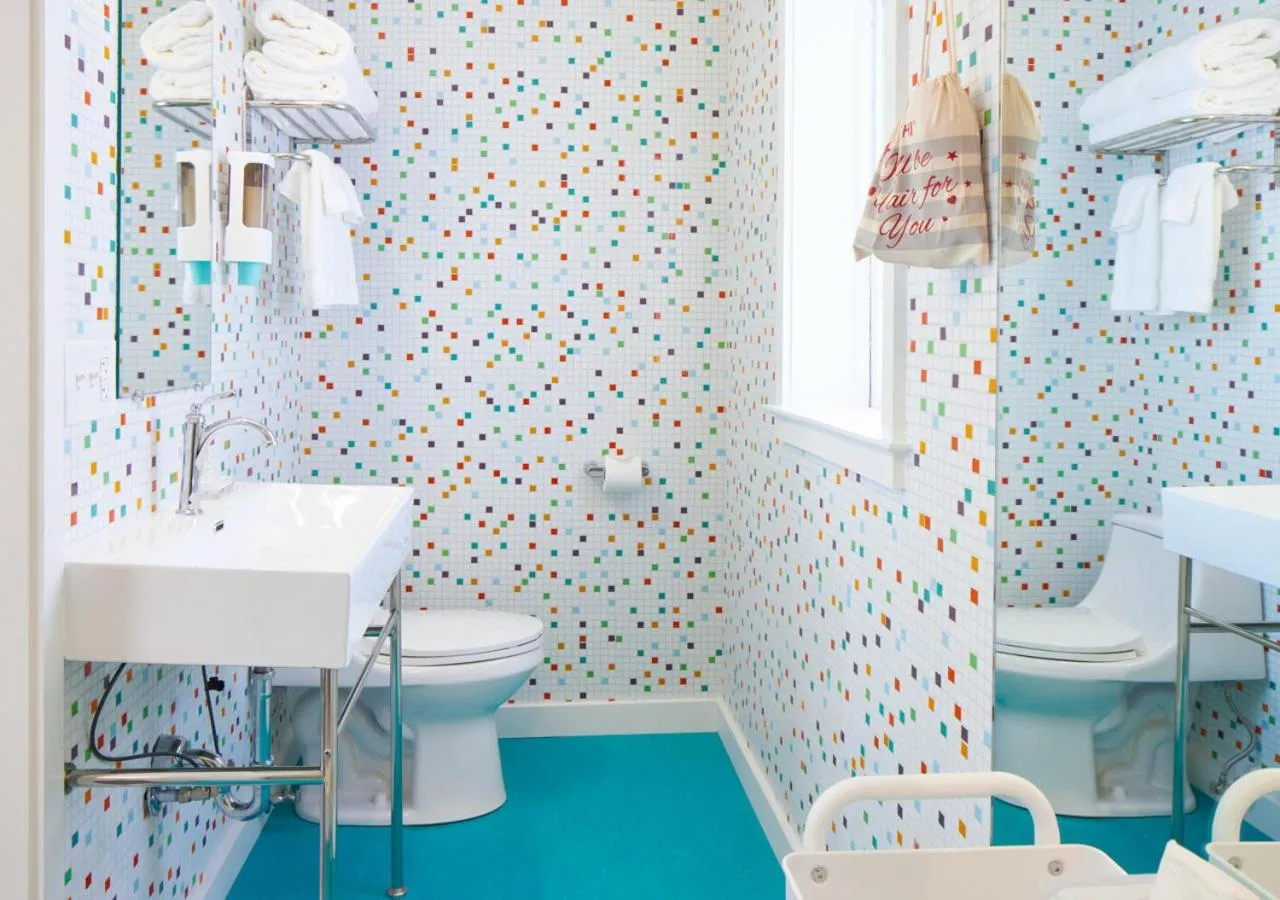 Bathroom in Little Mod Hotel at the University