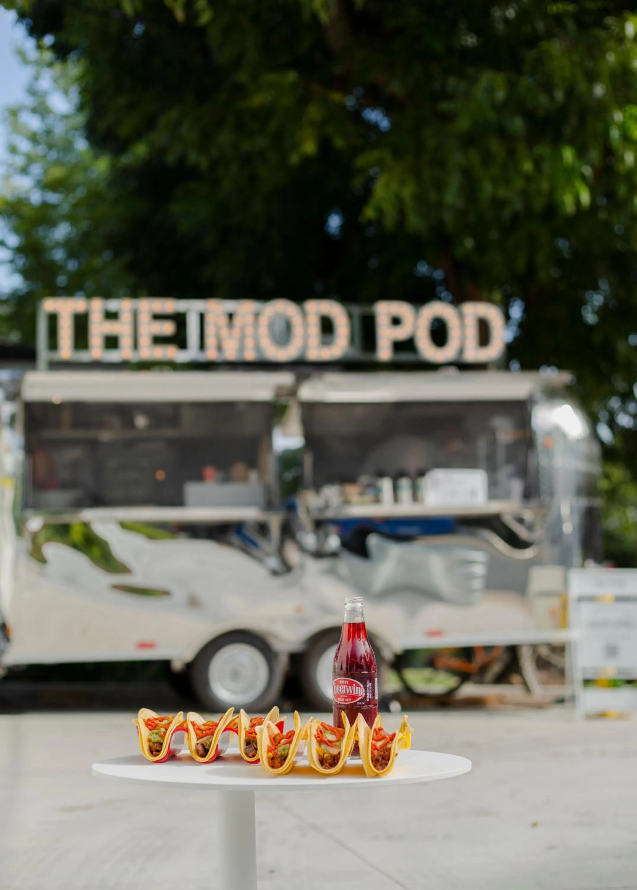 Restaurant/places to eat in Little Mod Hotel at the University