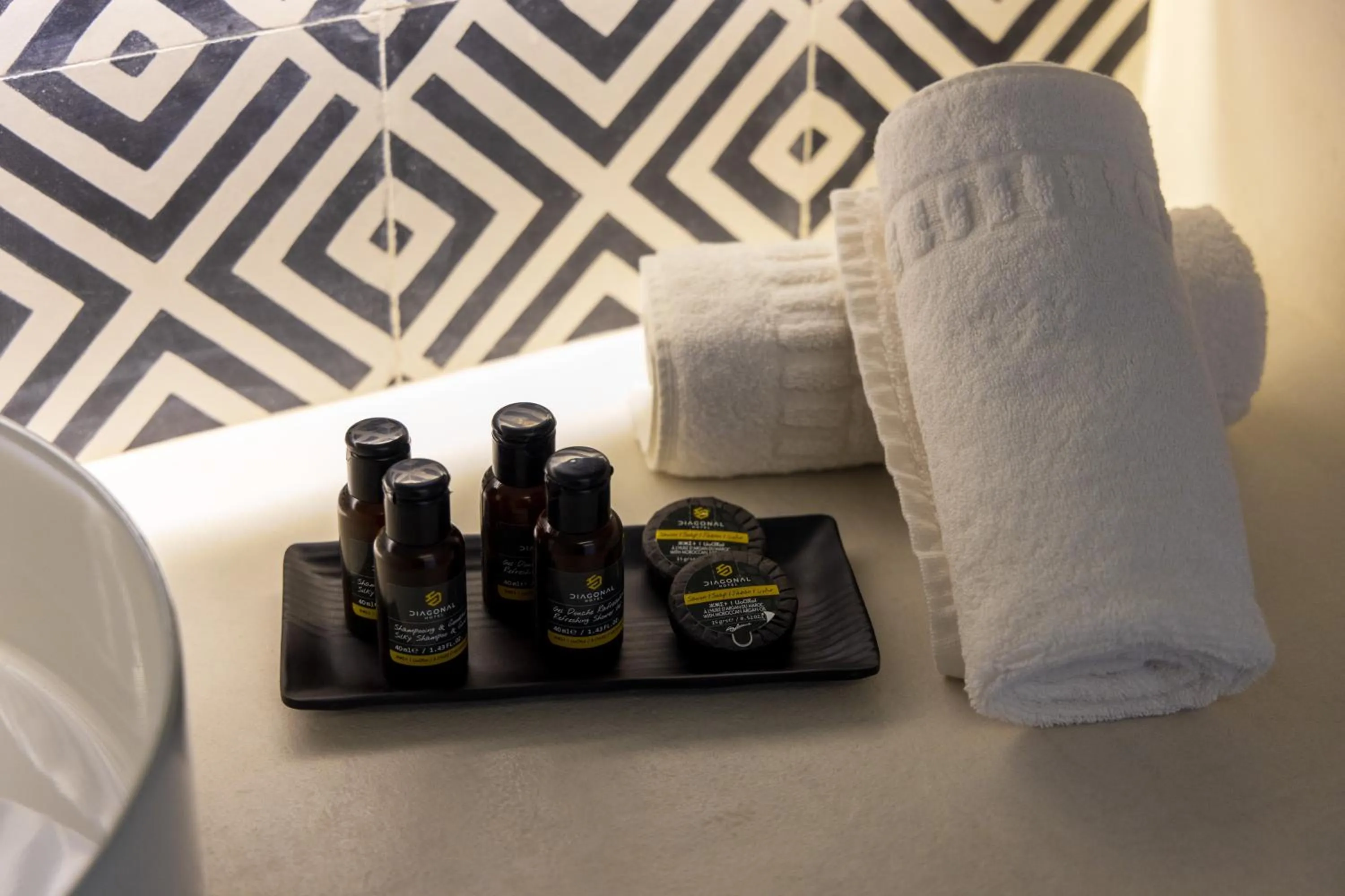 Bathroom, Bed in DIAGONAL HOTEL