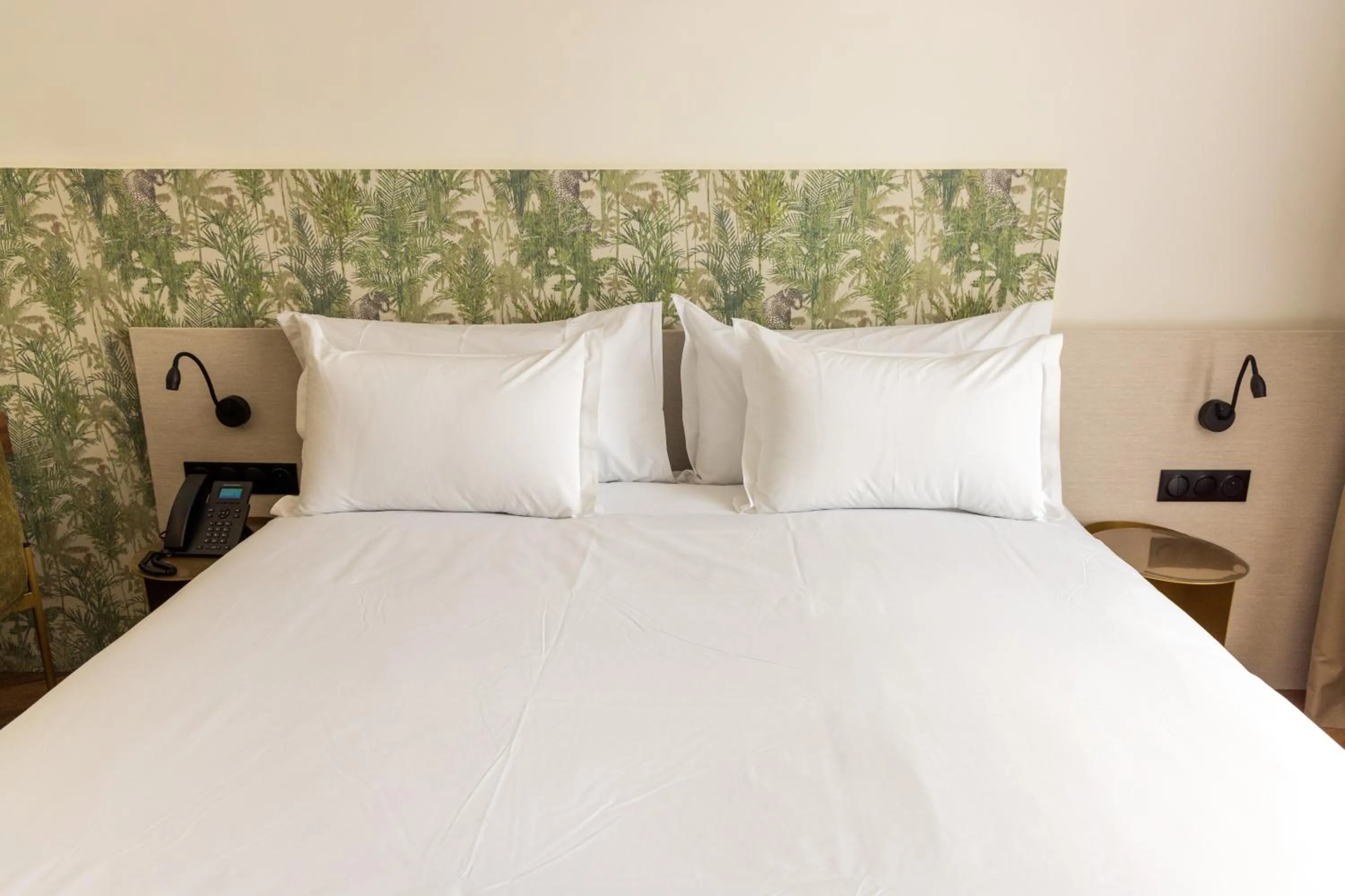 Bedroom, Bed in DIAGONAL HOTEL