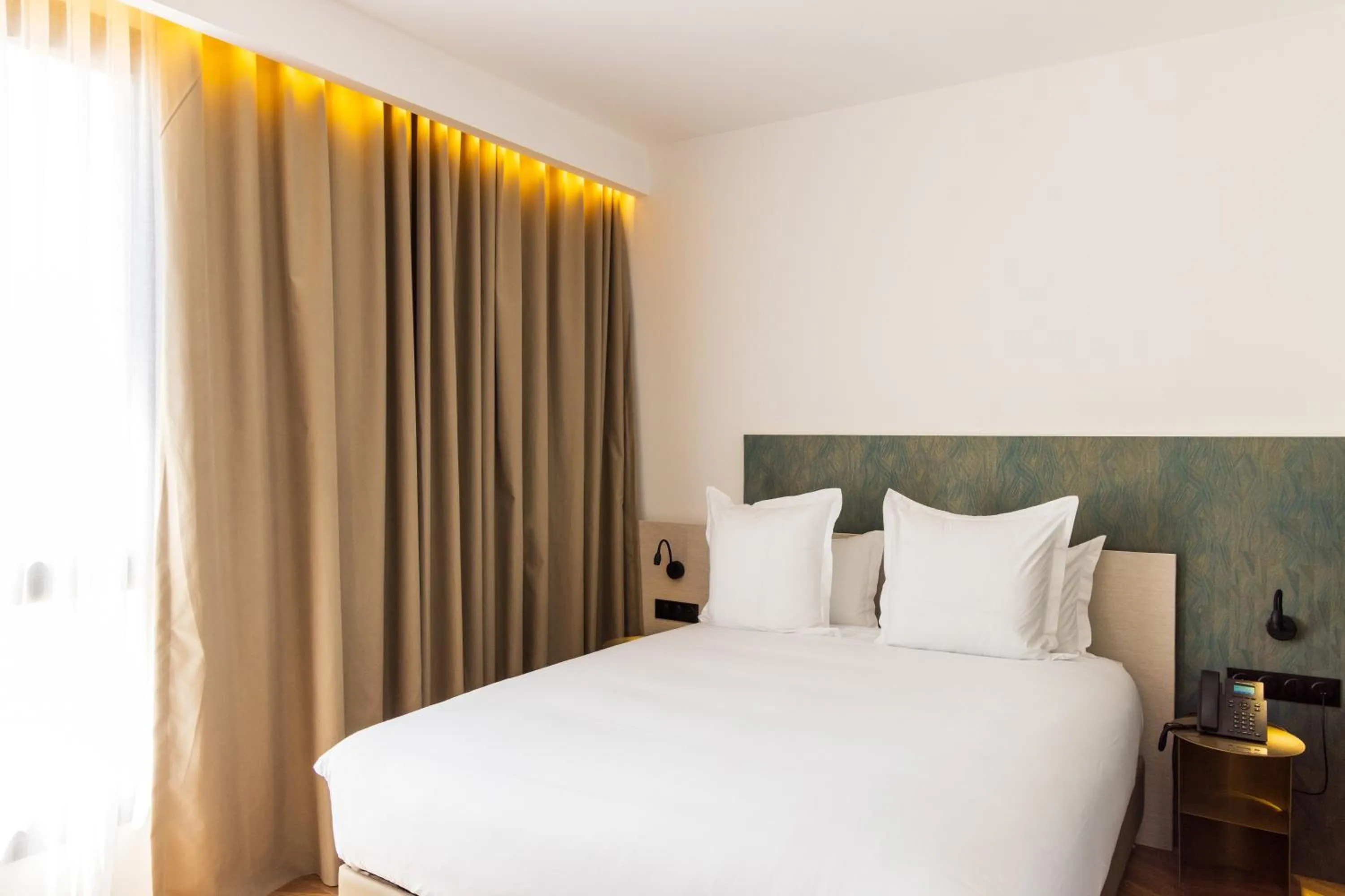 Bedroom, Bed in DIAGONAL HOTEL