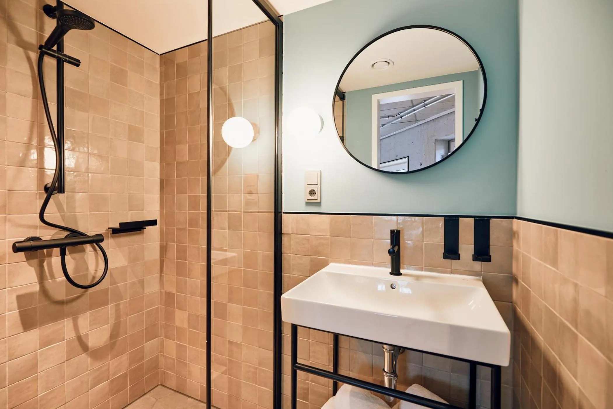 Shower, Bathroom in Villa Viva Hamburg - Neueröffnung Nov 2023