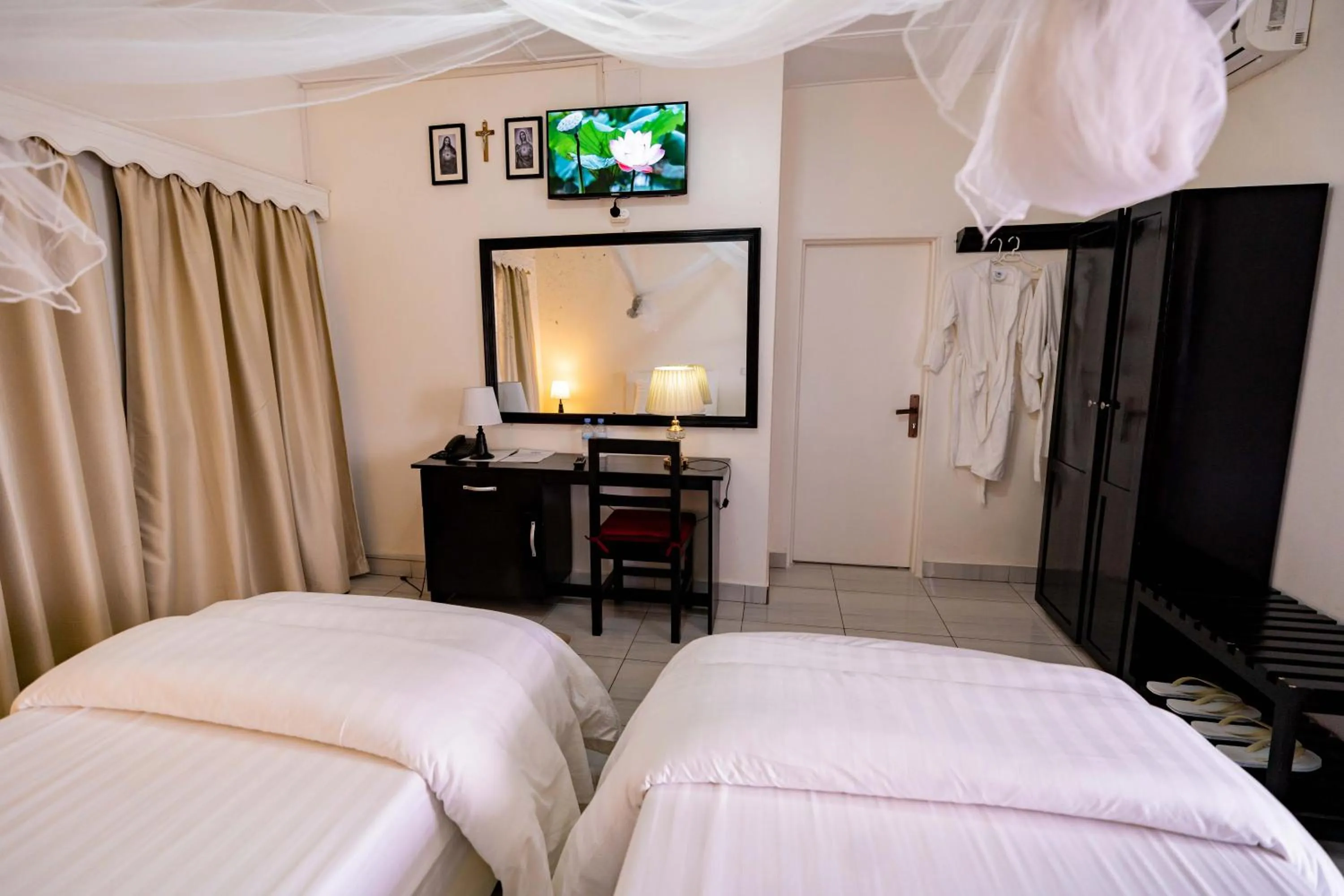 Bed in Blue Veil Villa Hotel