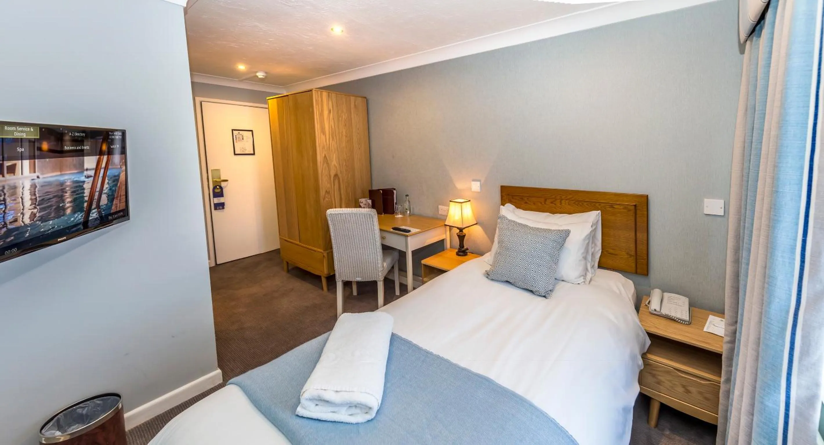 Bed in Connaught Lodge