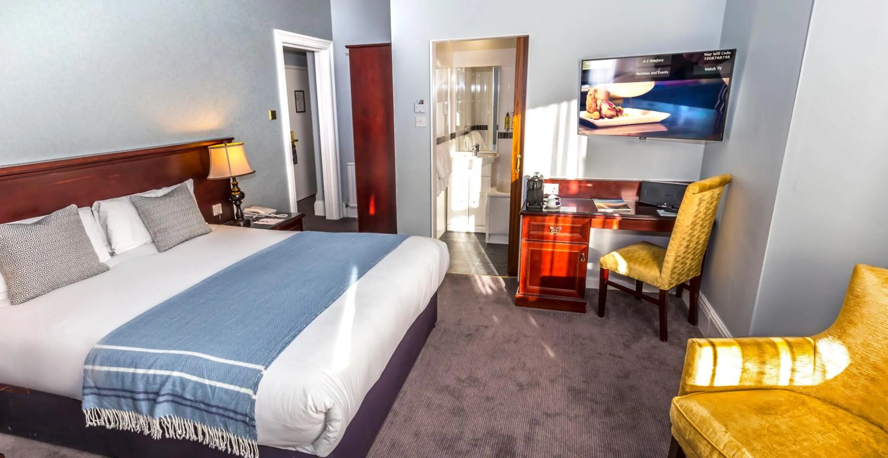 Bed in Connaught Lodge