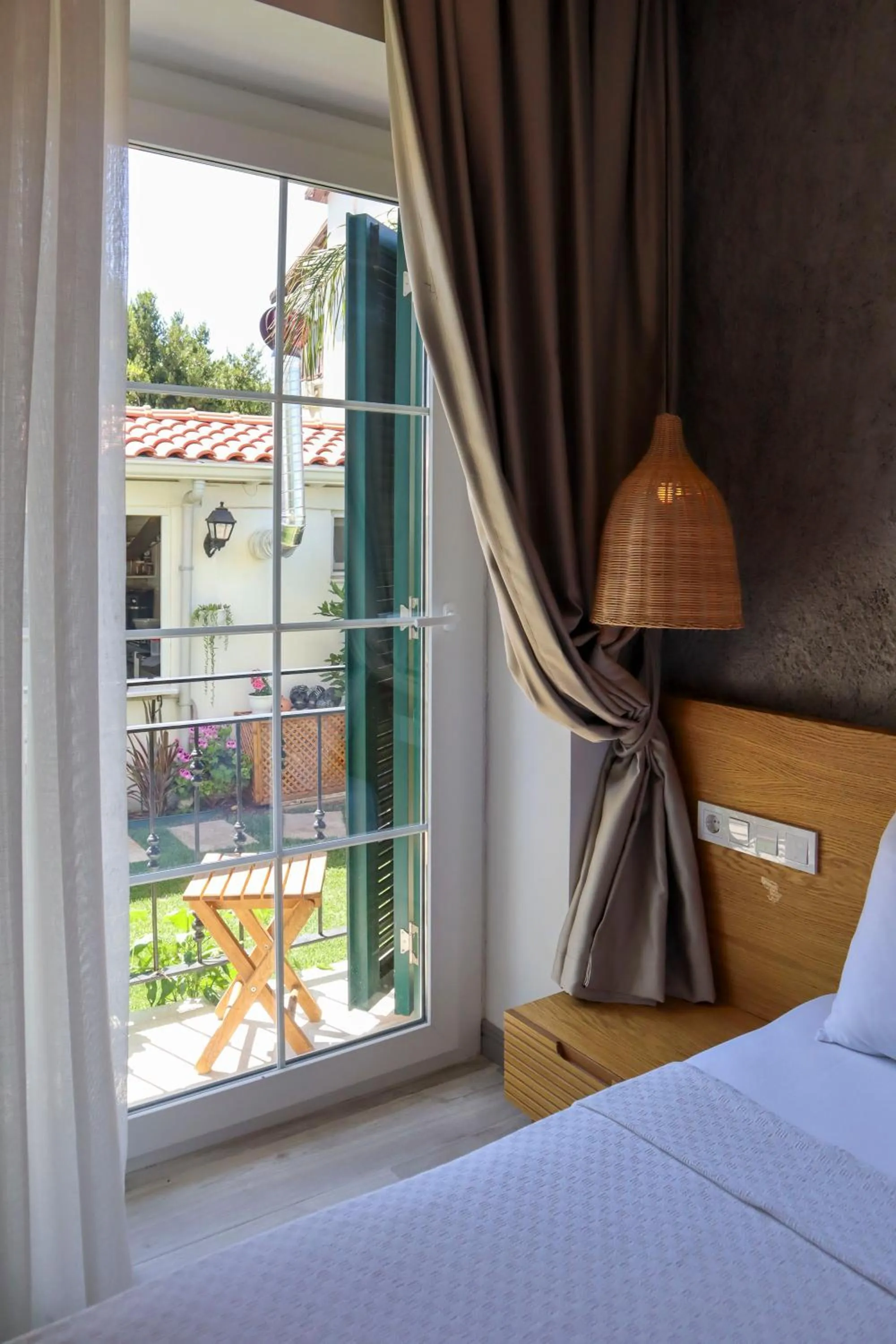 View (from property/room), Bed in Müzeyyen Hanım Konağı Alaçatı