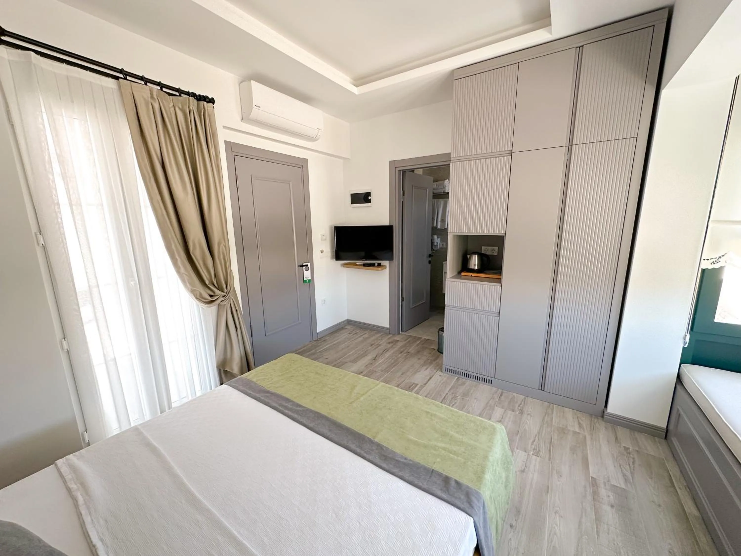 Photo of the whole room, Bed in Müzeyyen Hanım Konağı Alaçatı