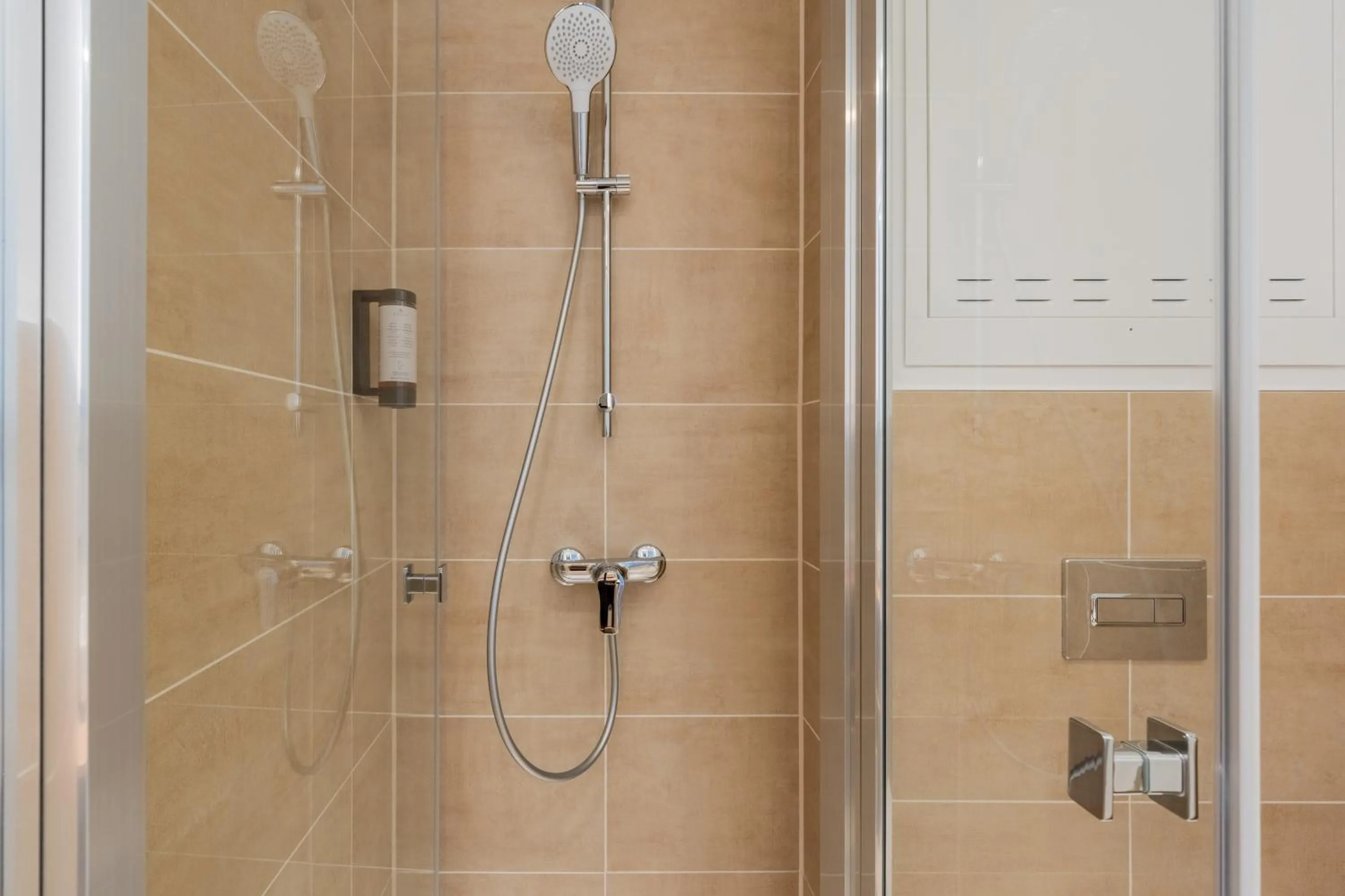 Shower in Nena Apartments Berlin Adlershof