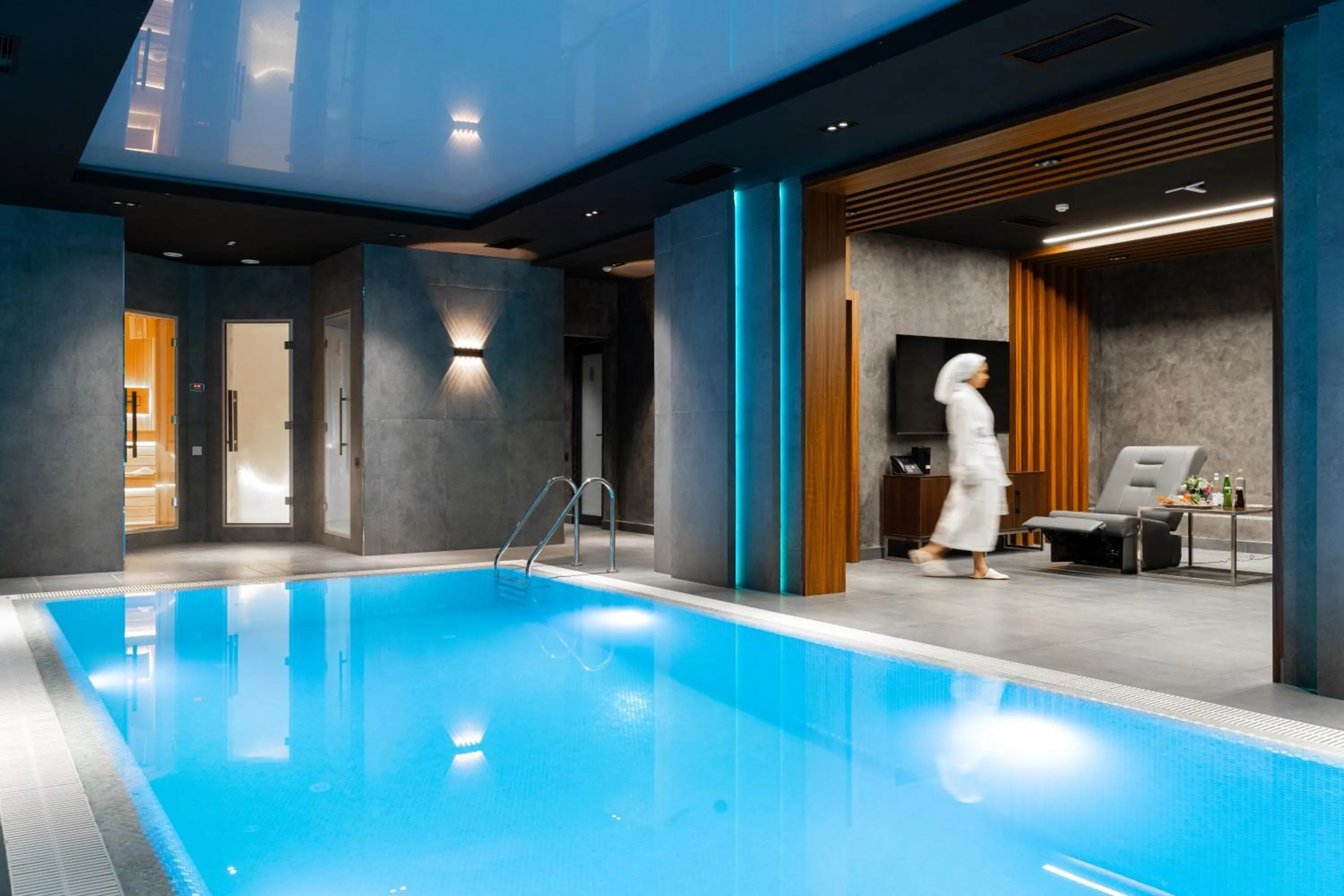 Swimming pool in Europe Hotel Tashkent