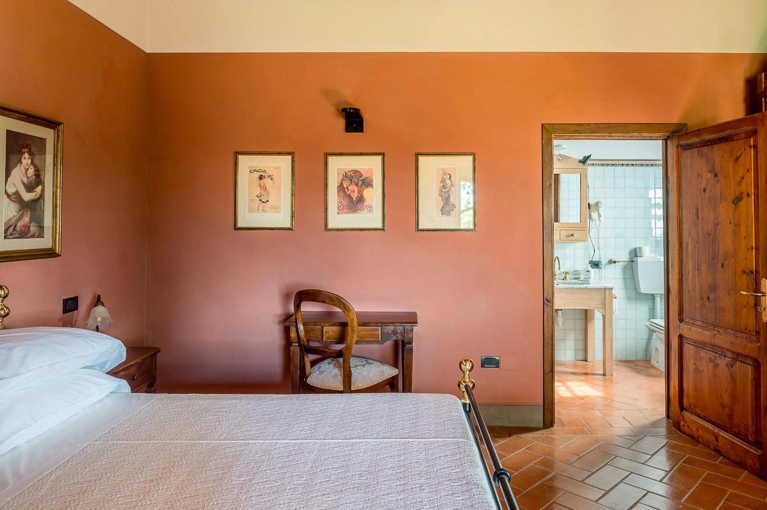 Bed in Villa Delia Hotel and Cooking School