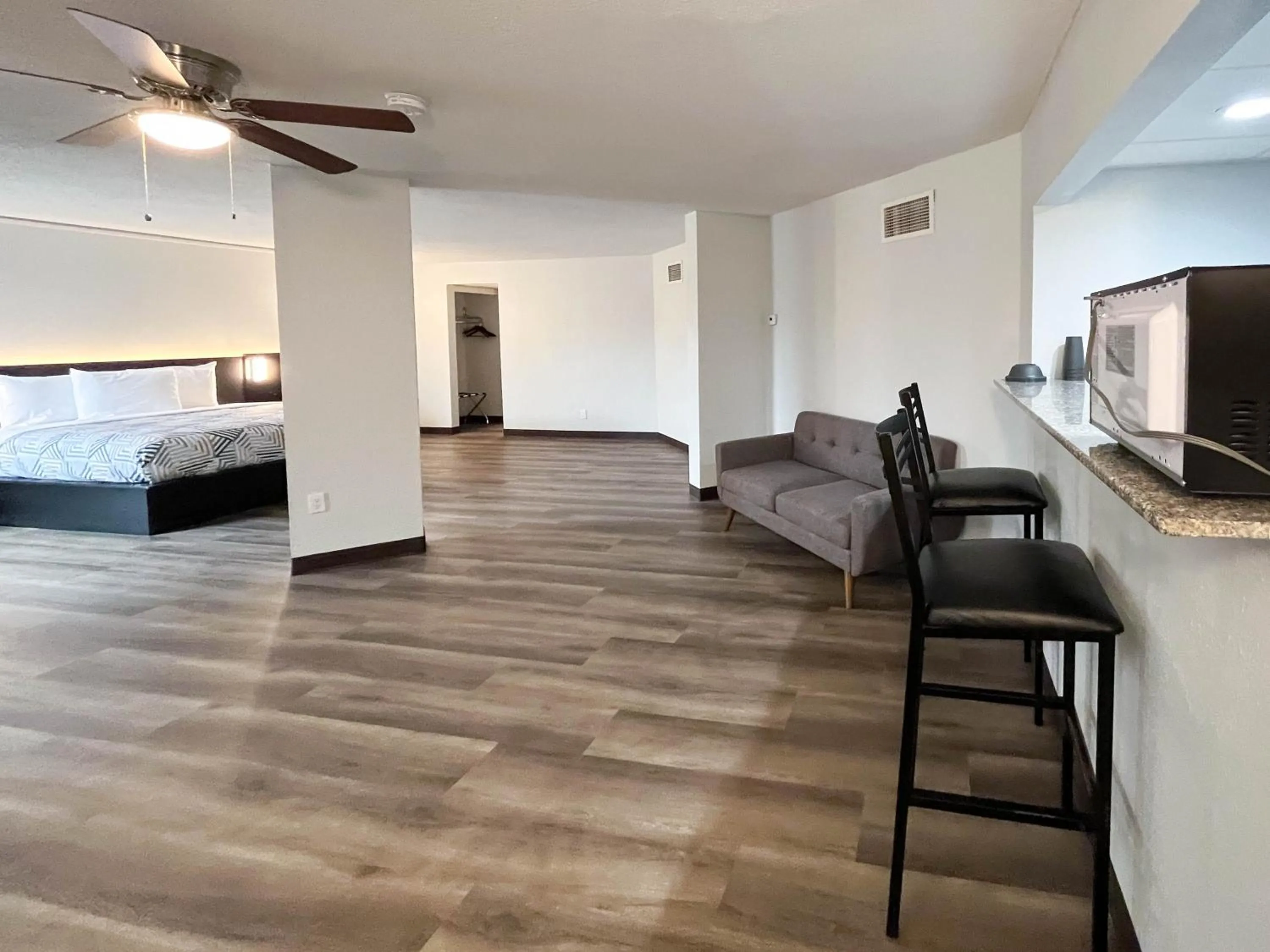 Bedroom, Bed in Studio 6 Nacogdoches TX SFA University