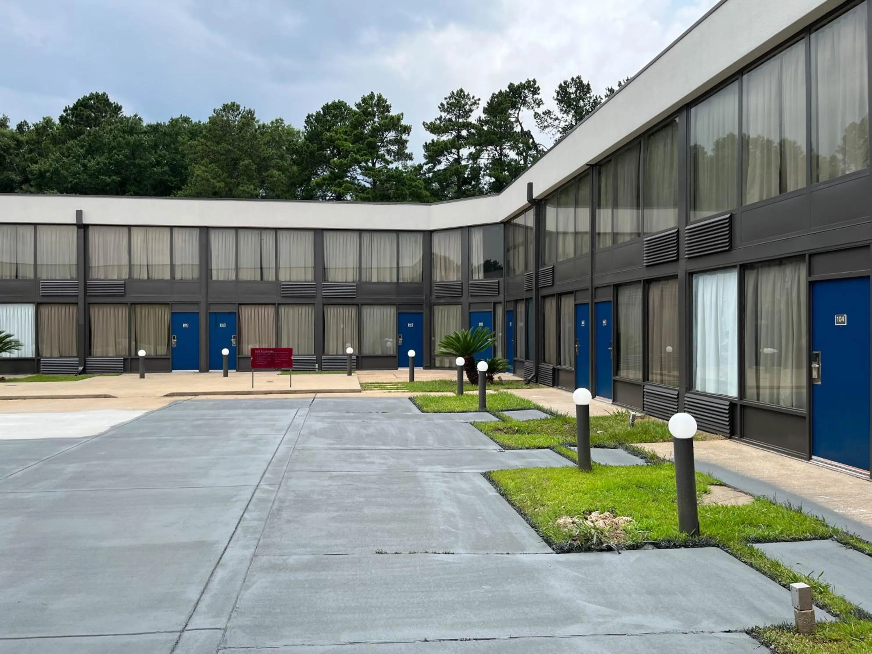 Property building in Studio 6 Nacogdoches TX SFA University