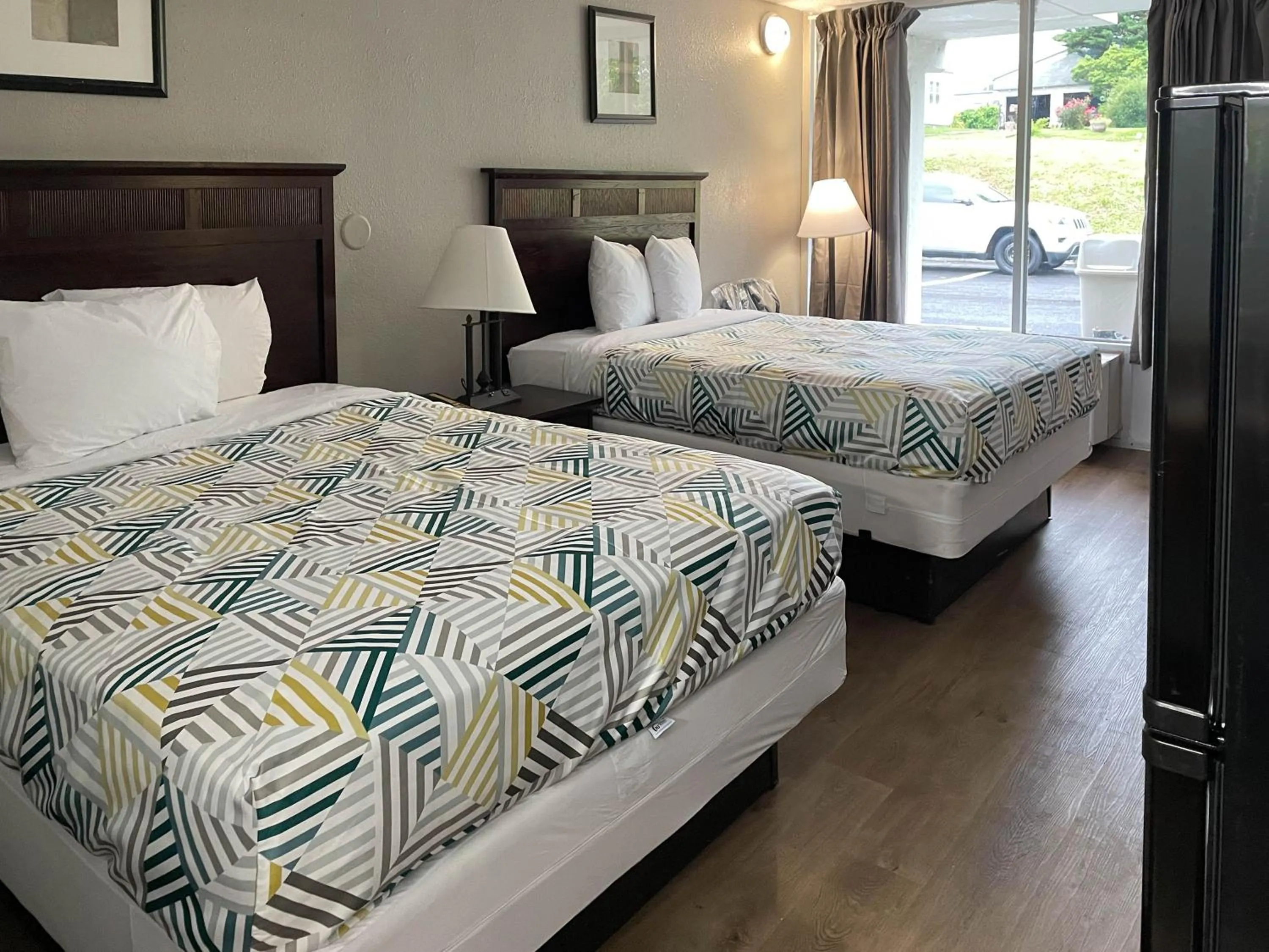 Bedroom, Bed in Suites Wytheville VA