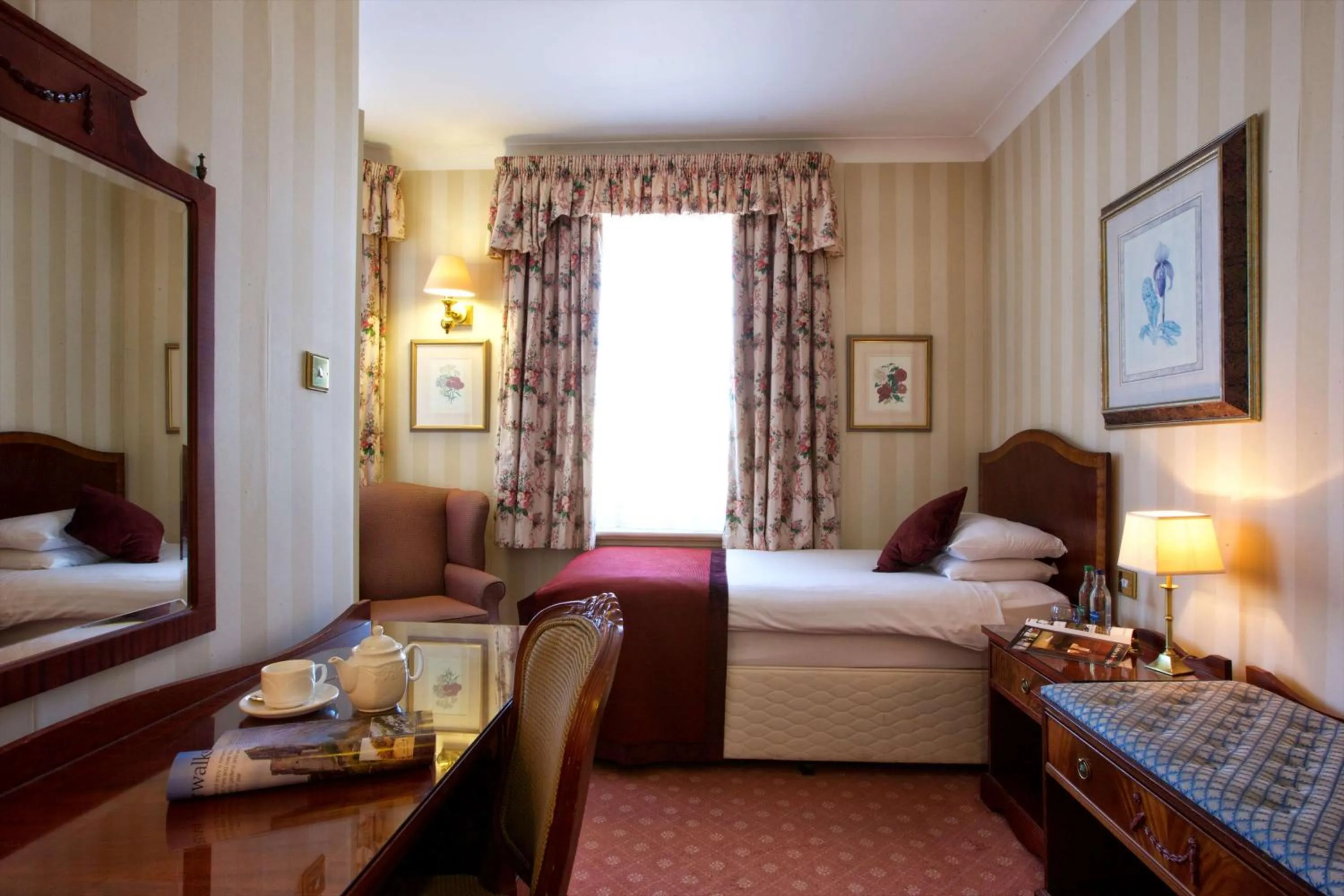 Photo of the whole room, Bed in Bournemouth Carlton Hotel, BW Signature Collection