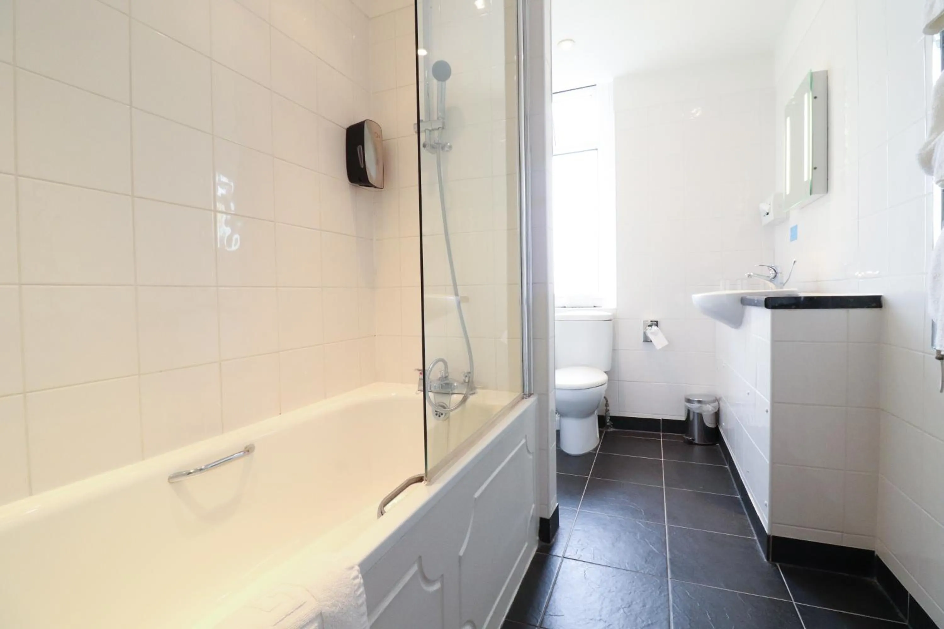 Bathroom in Marsham Court Hotel