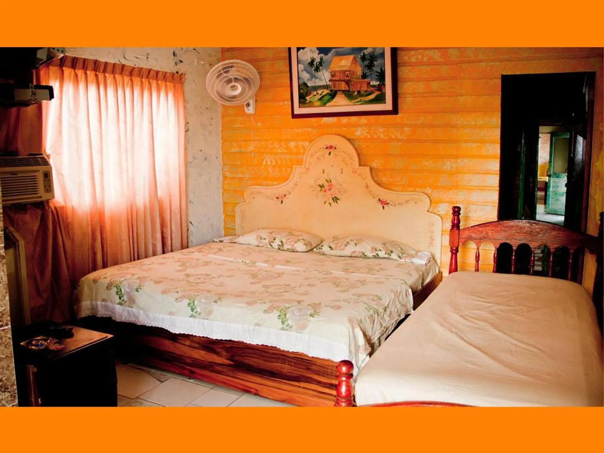 Photo of the whole room, Bed in Yellow Moon Guesthouse & Apartments