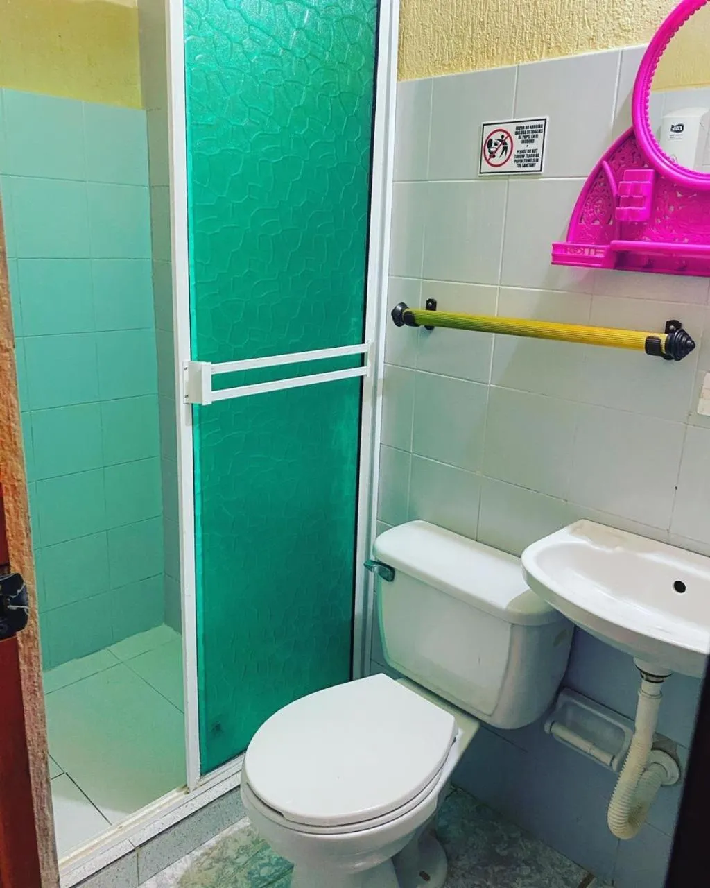 Yellow Moon Guesthouse & Apartments