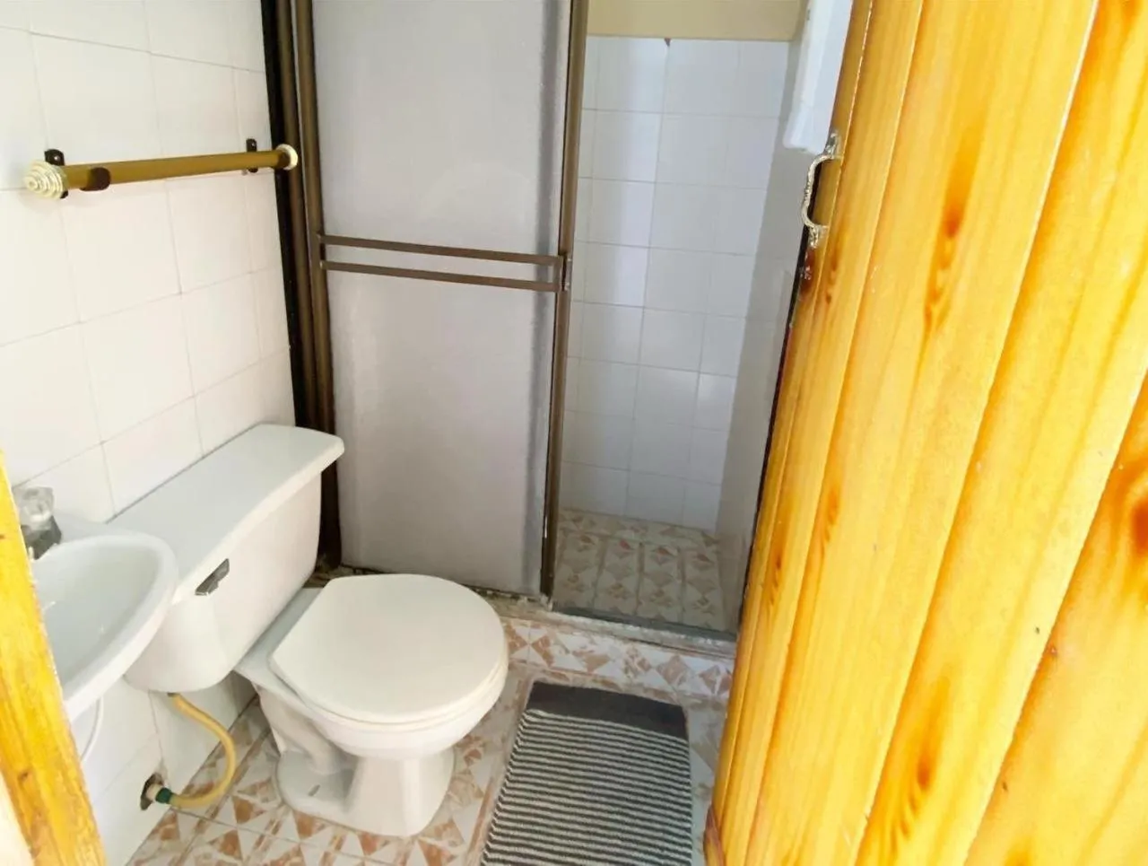 Yellow Moon Guesthouse & Apartments