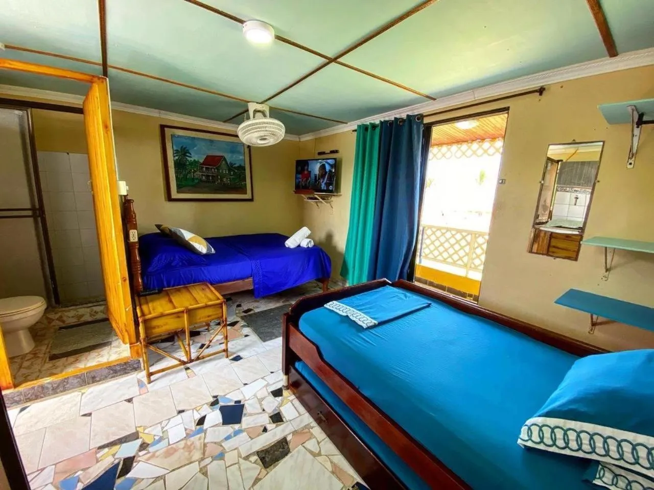 Bed in Yellow Moon Guesthouse & Apartments