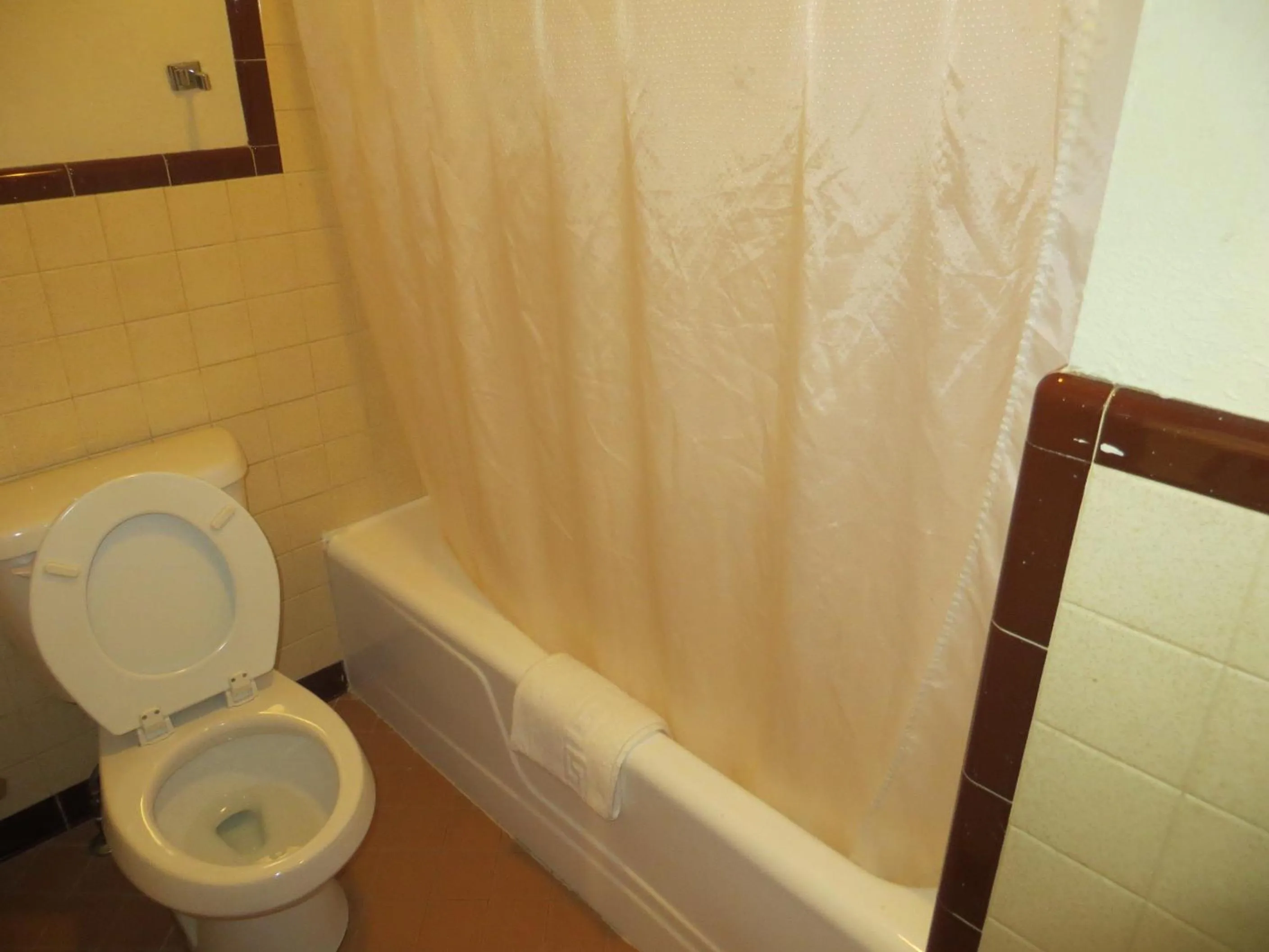 Bathroom in Executive Inn Wichita