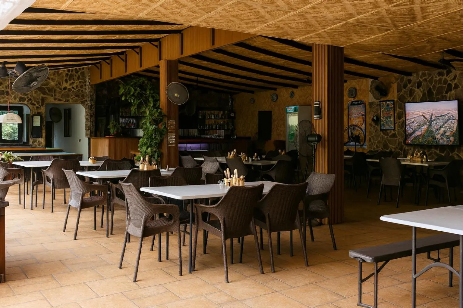 Restaurant/places to eat in Vincent Resort Hotel