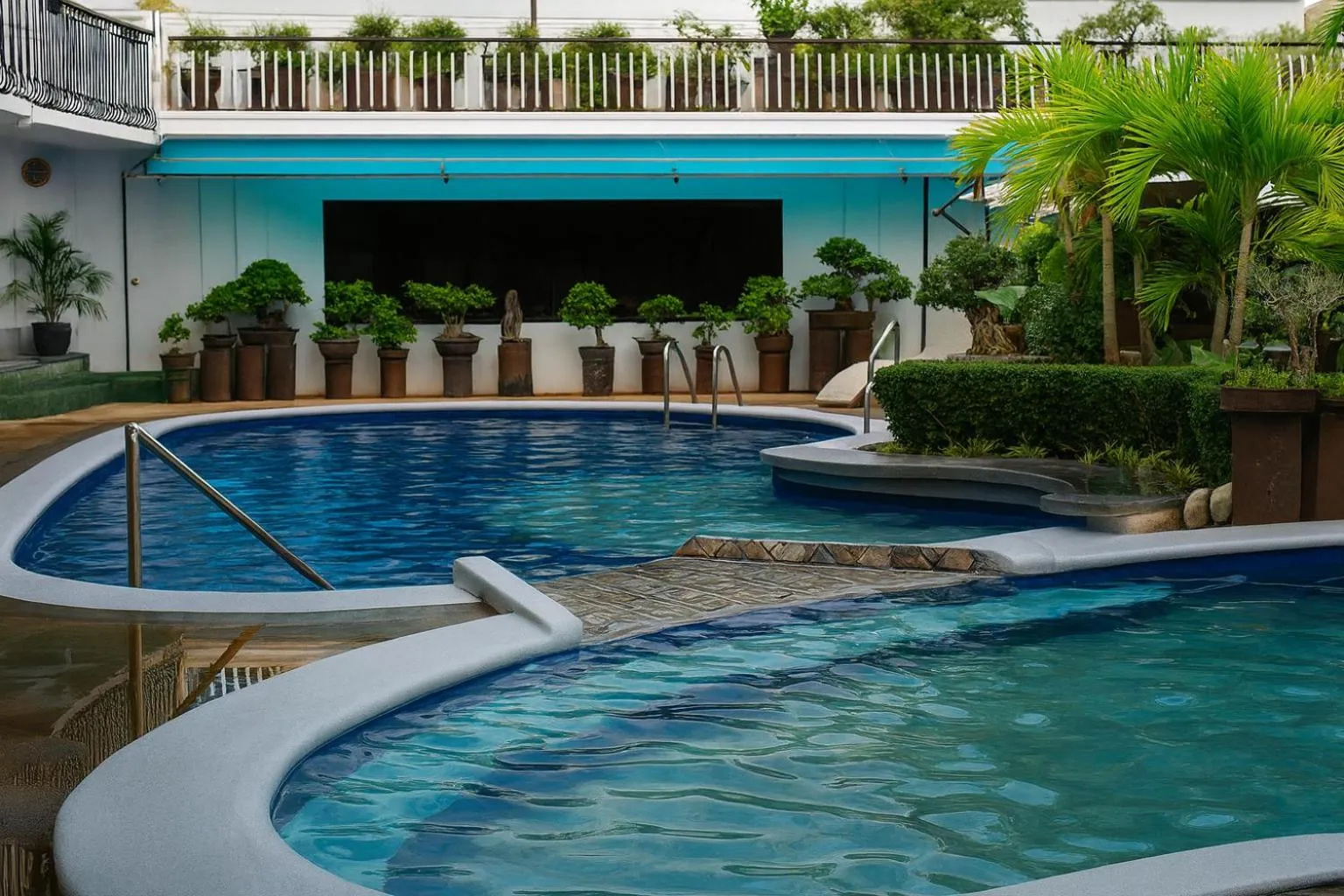 Swimming pool in Vincent Resort Hotel