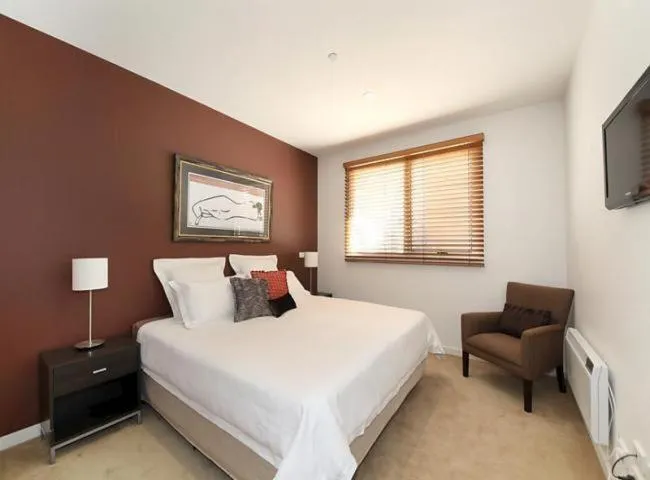 Bedroom, Bed in Brighton Bay Apartments