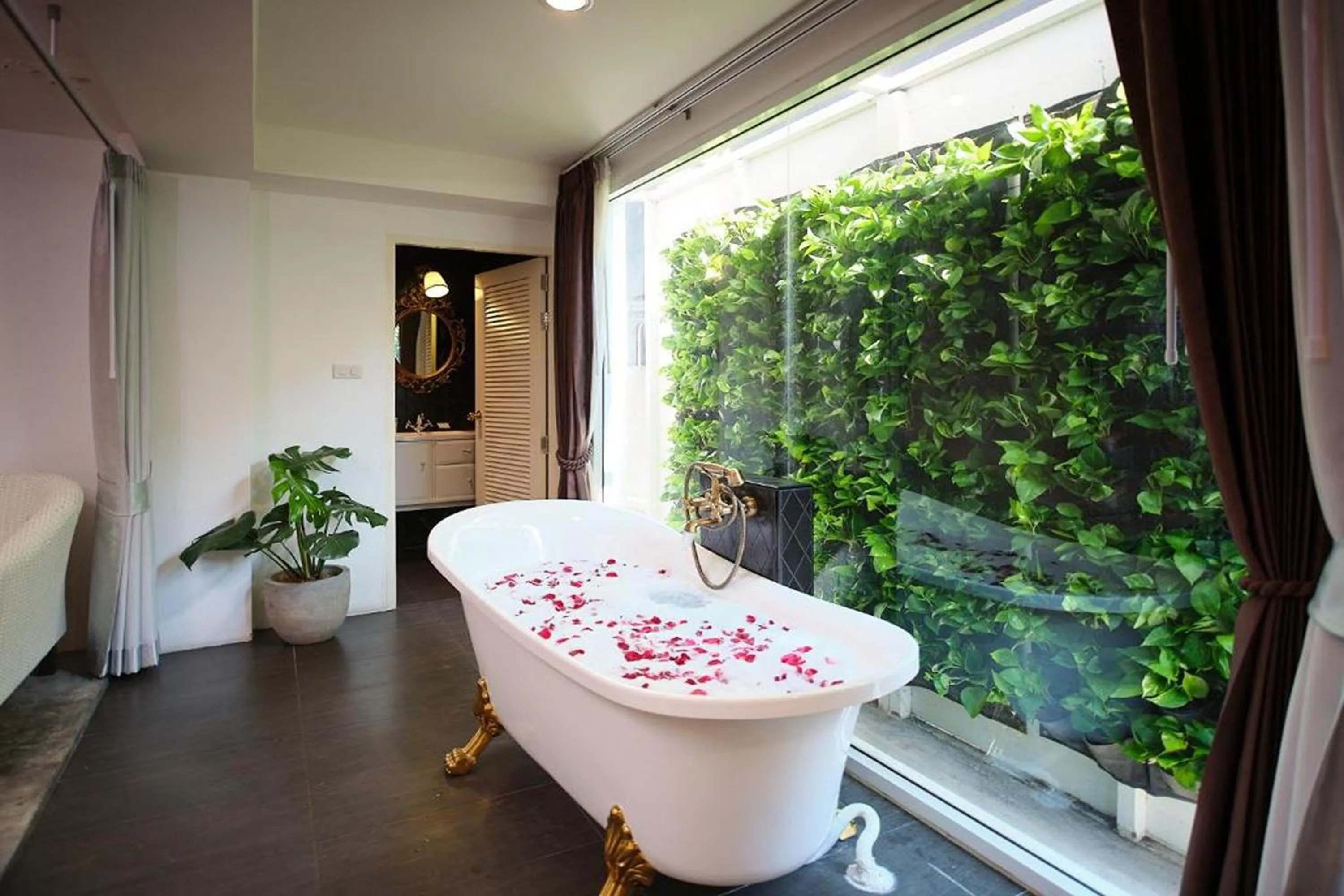 Bath in Nidhra Lanna Hotel Chiang Mai