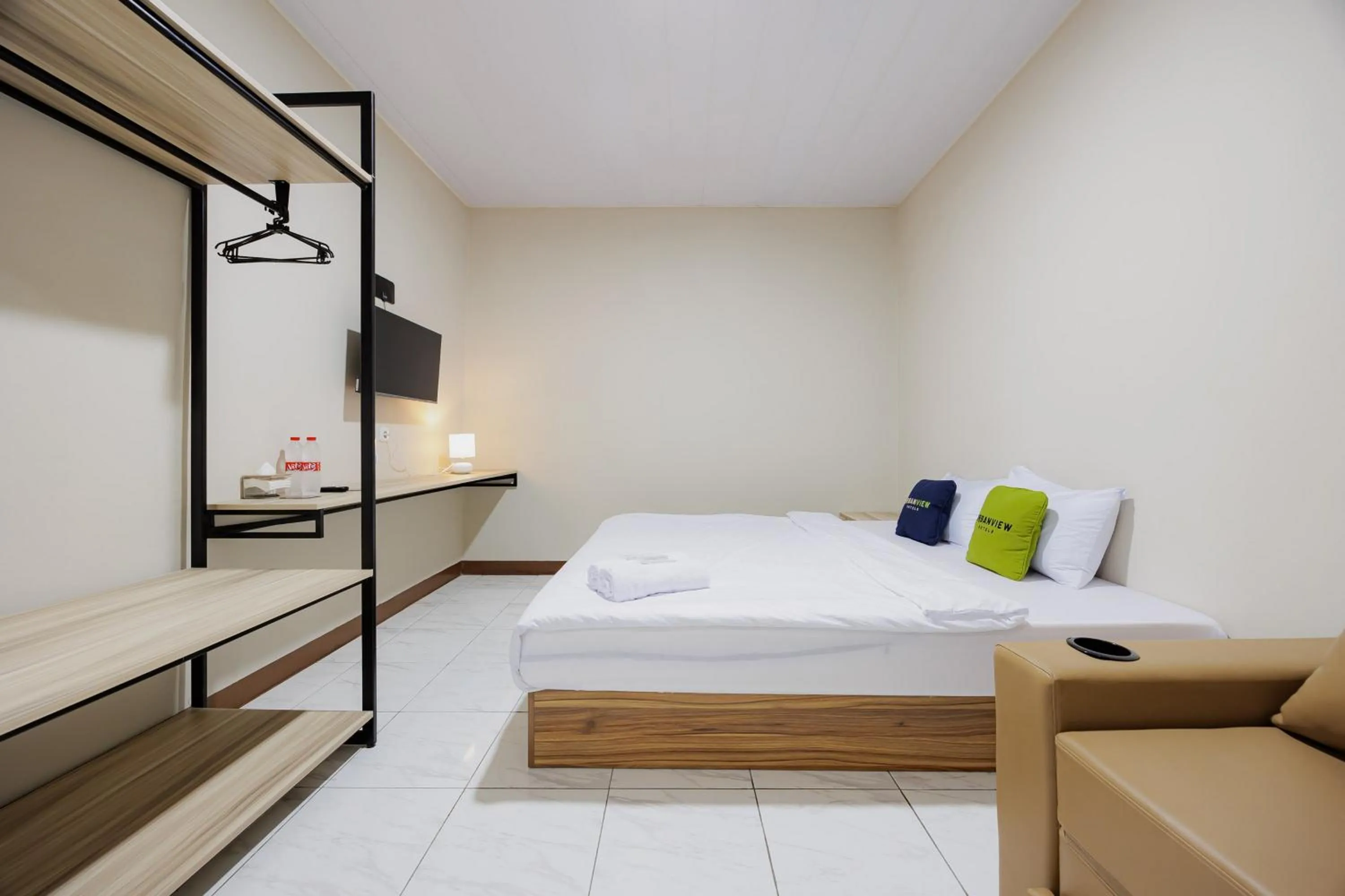 Bedroom, Bed in Urbanview Petukangan Mansion Jakarta