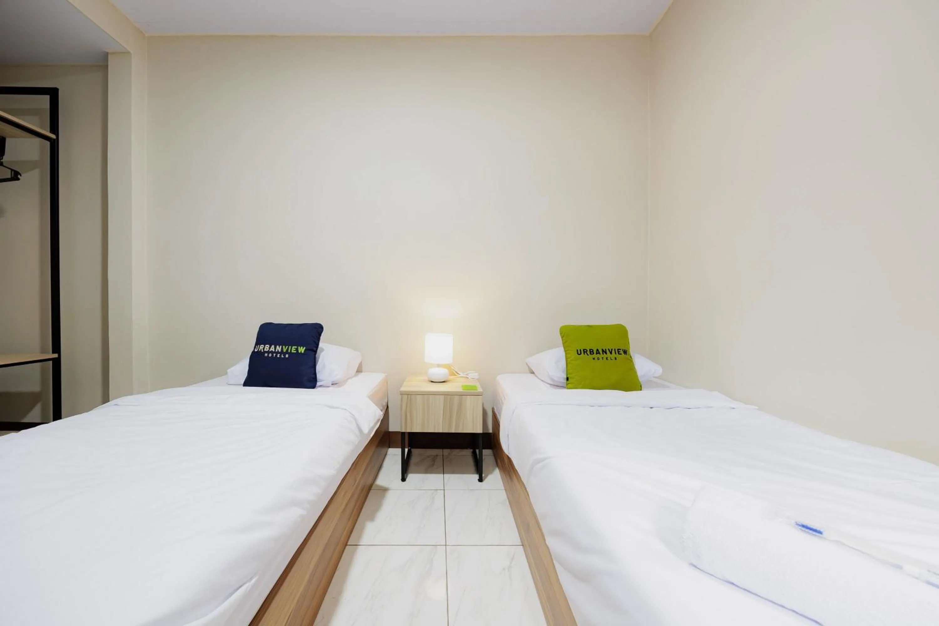 Bedroom, Bed in Urbanview Petukangan Mansion Jakarta