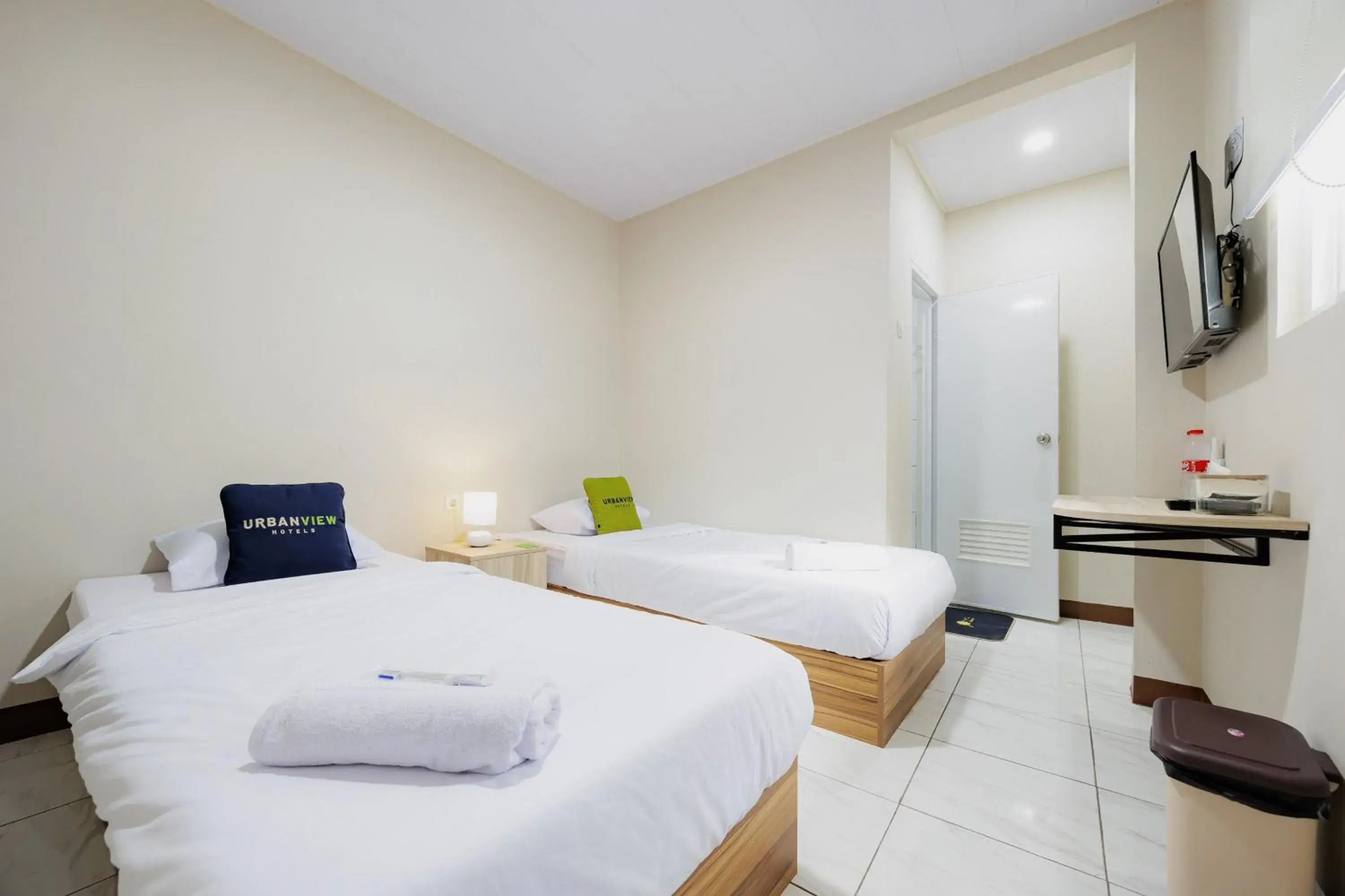 Standard Twin Room in Urbanview Petukangan Mansion Jakarta Standard Twin Room in Urbanview Petukangan Mansion Jakarta