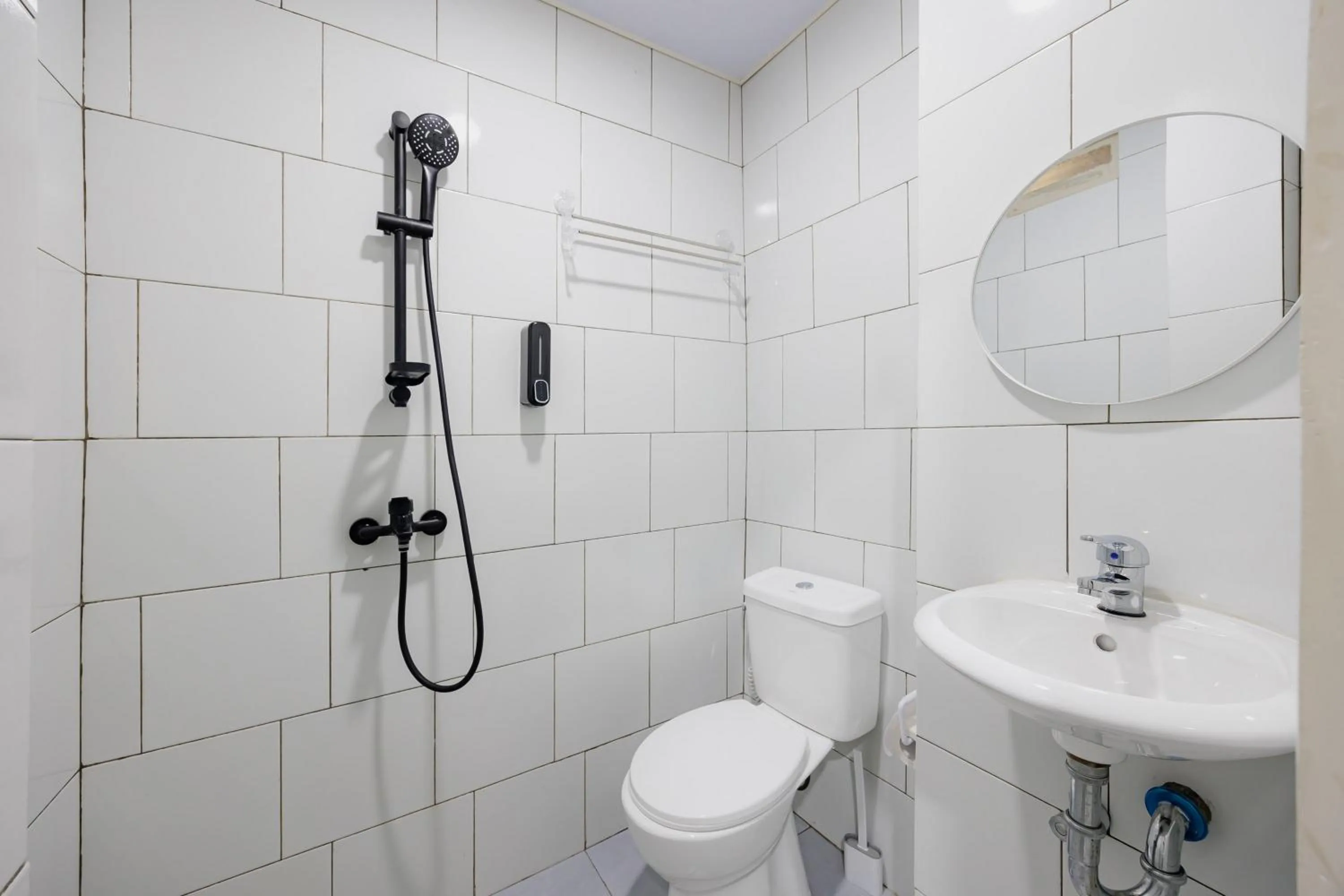 Bathroom in Urbanview Petukangan Mansion Jakarta