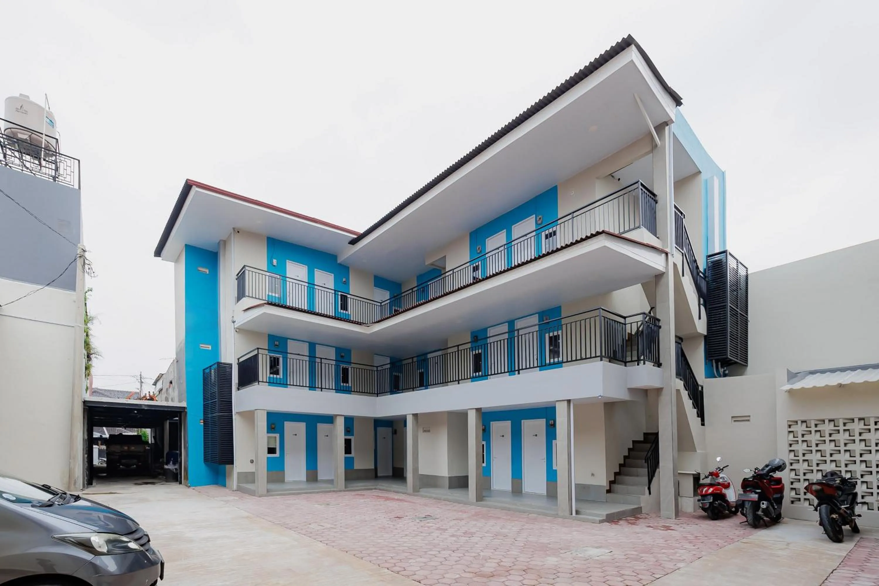 Facade/entrance in Urbanview Petukangan Mansion Jakarta