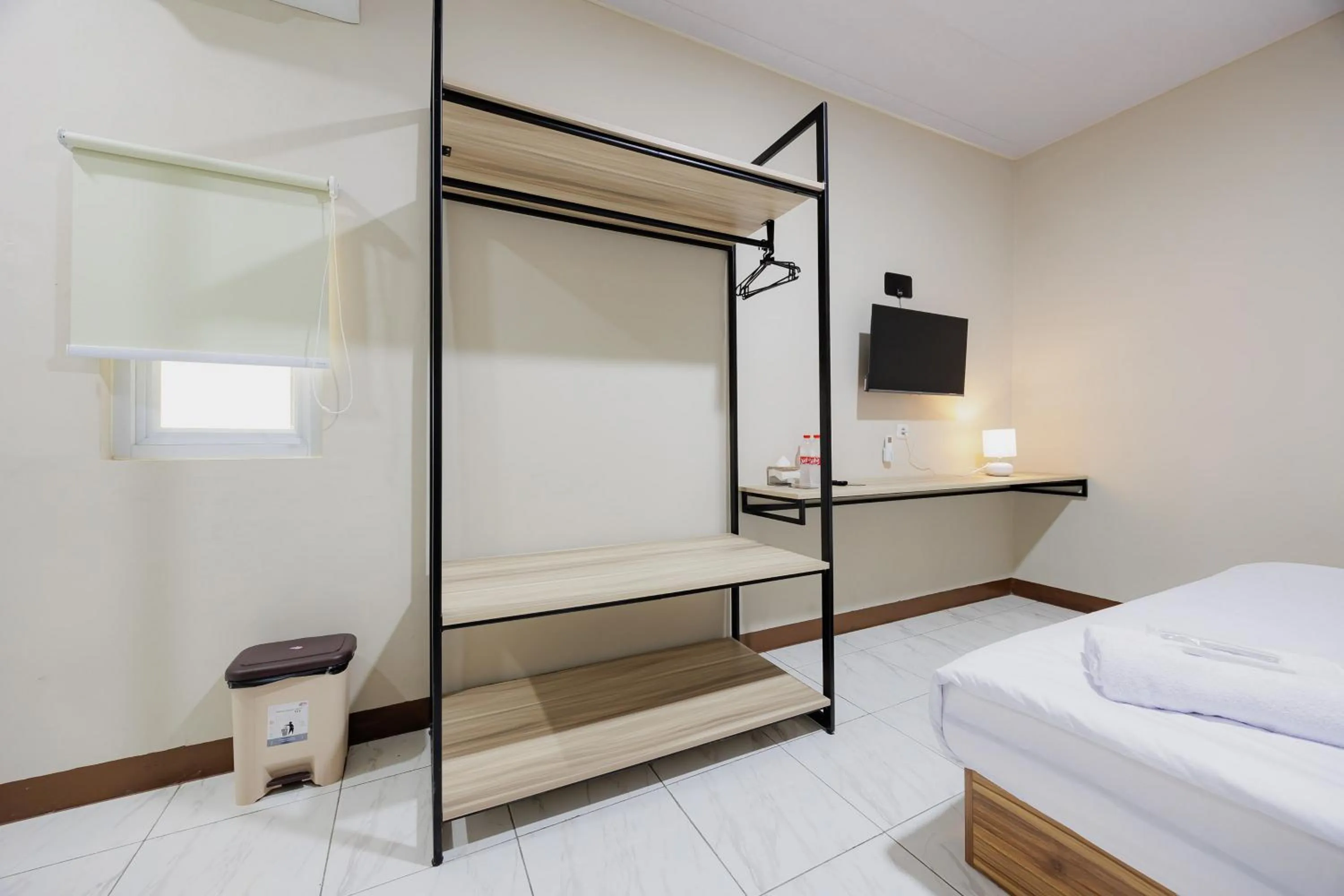 Bedroom, Bed in Urbanview Petukangan Mansion Jakarta