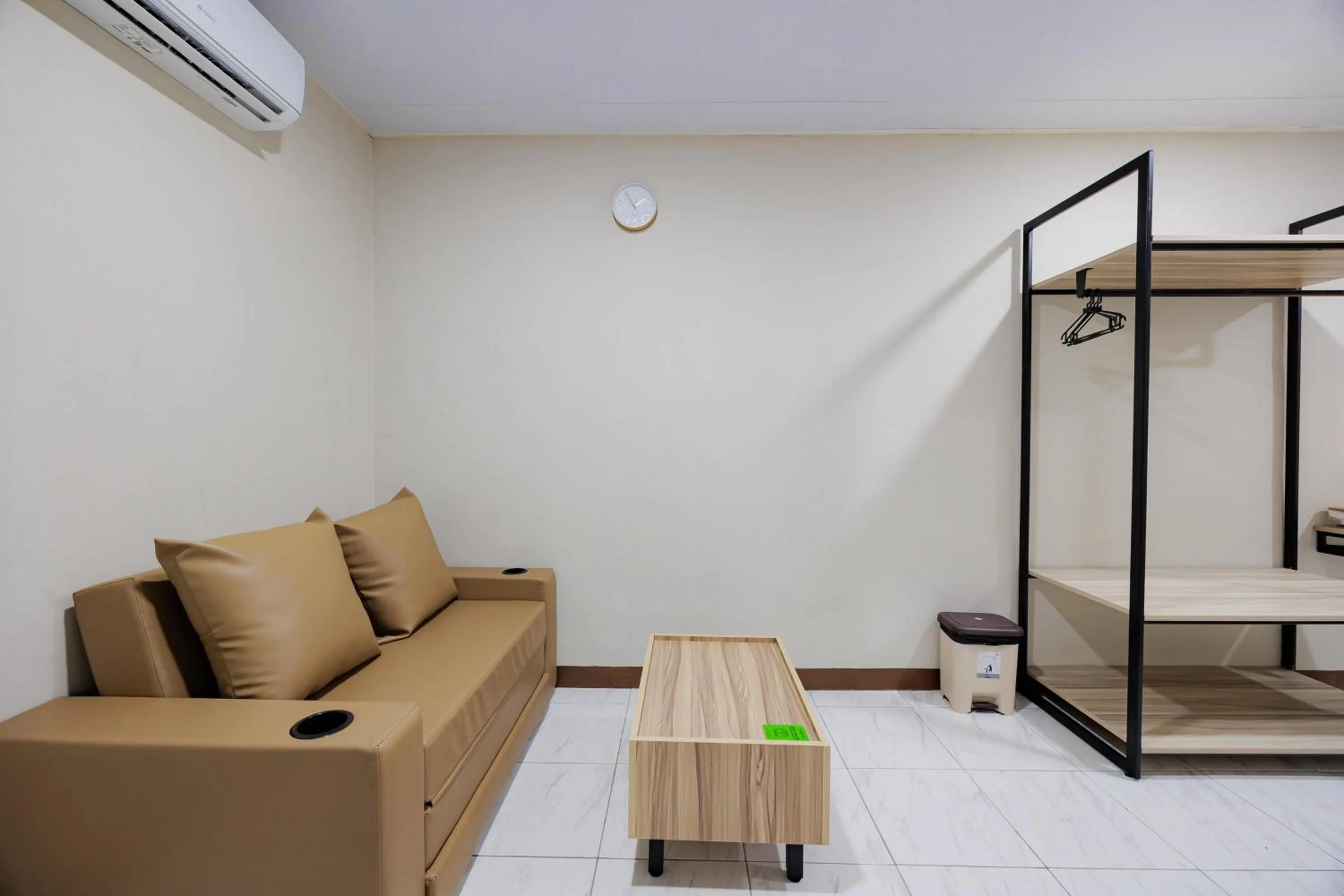 Bedroom, Bed in Urbanview Petukangan Mansion Jakarta