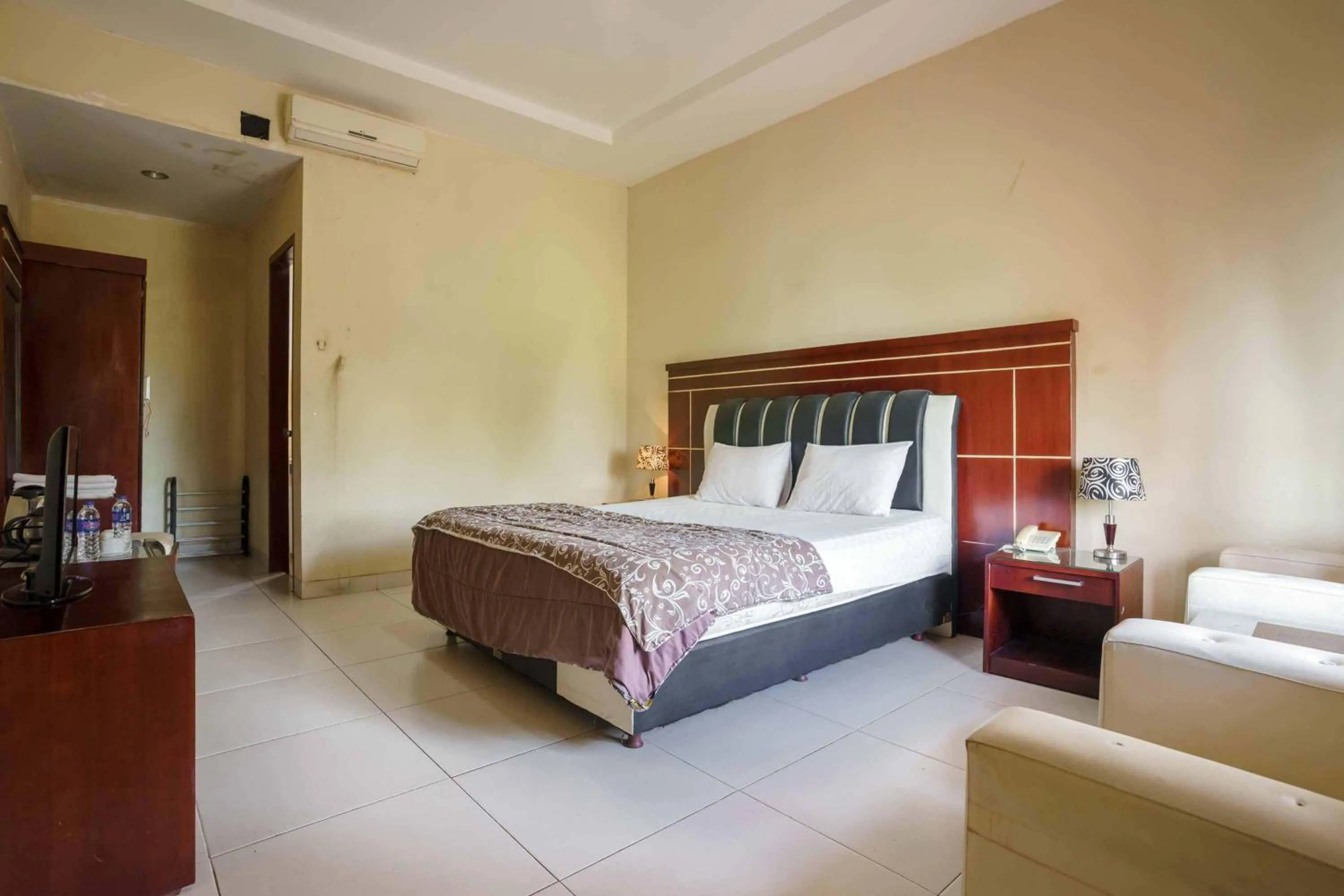 Bedroom, Bed in Wisma Belerang Kalianda Lampung RedPartner