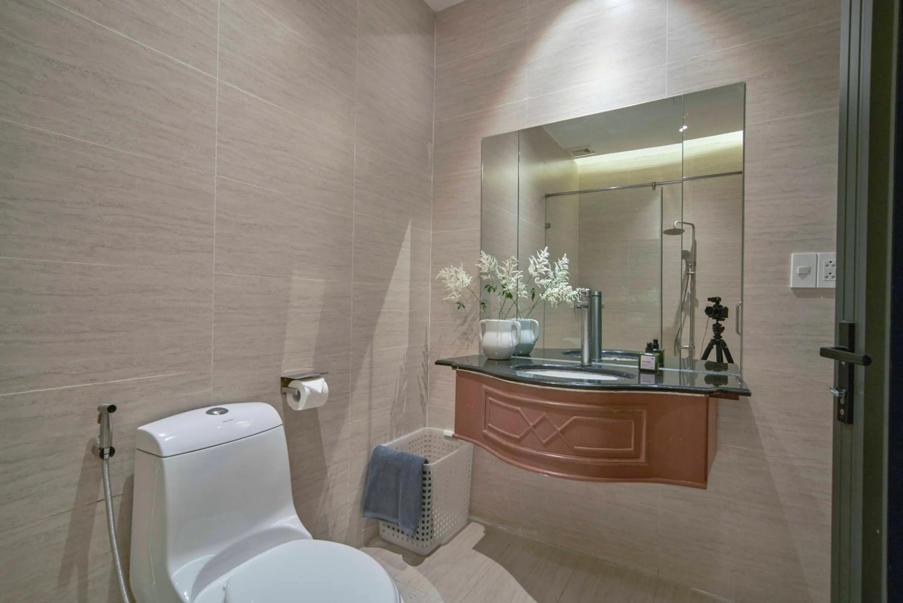 Shower in Express by M Village Đinh Công Tráng