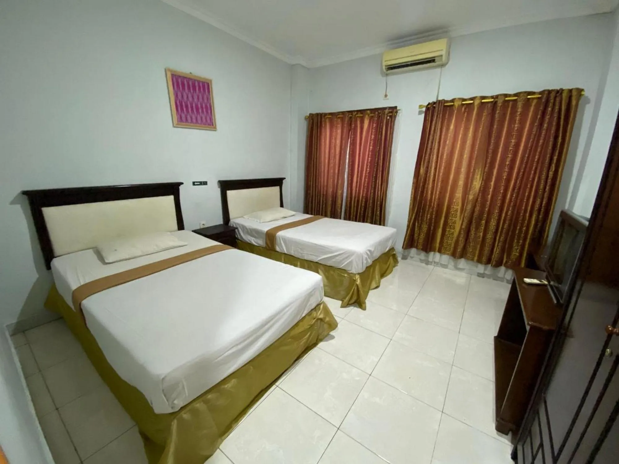 Bed in Hotel Magellona Makassar Mitra RedDoorz