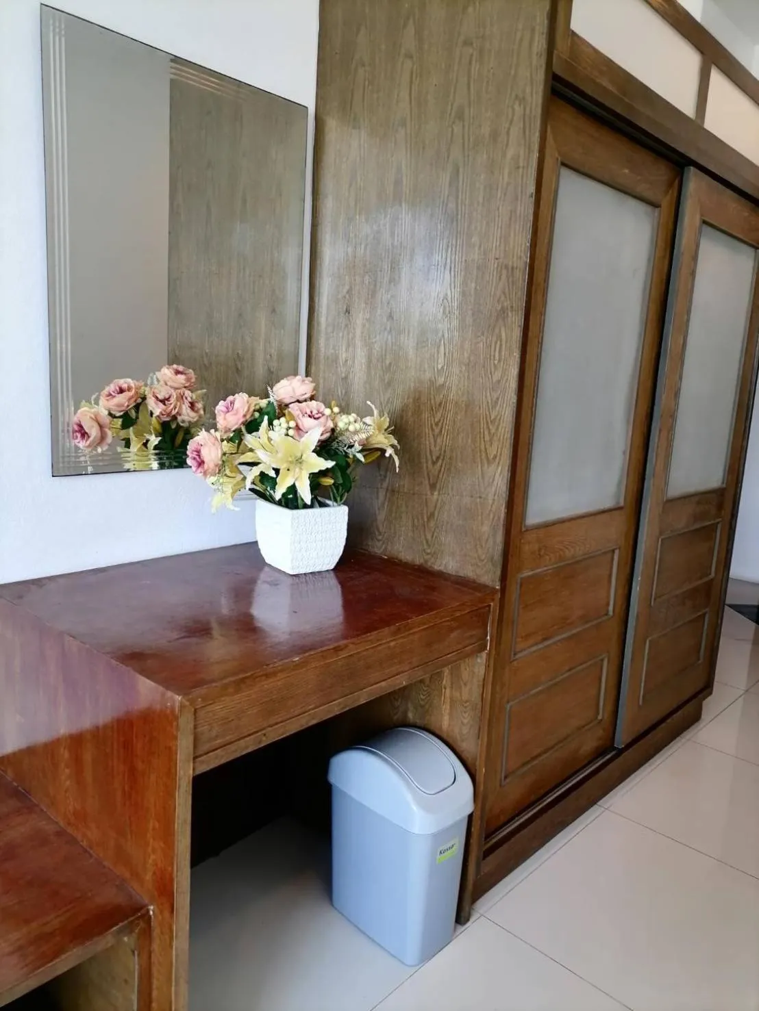 wardrobe in NJ PATONG HOTEL