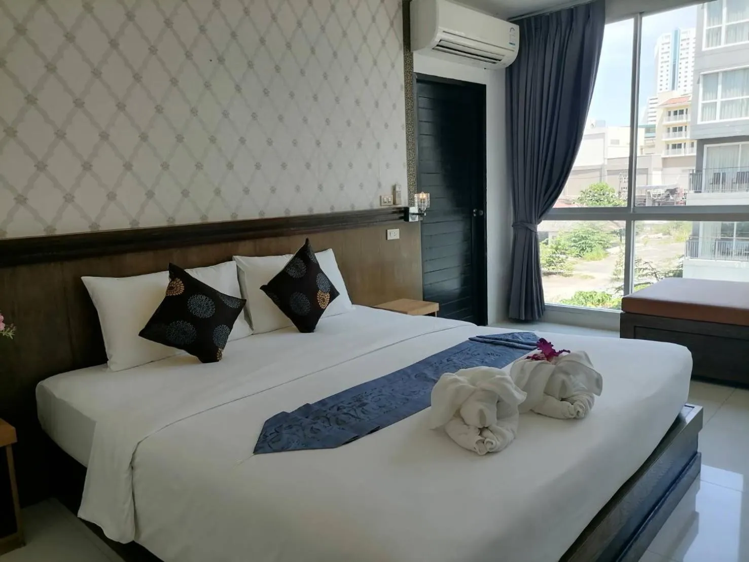 Bed in NJ PATONG HOTEL