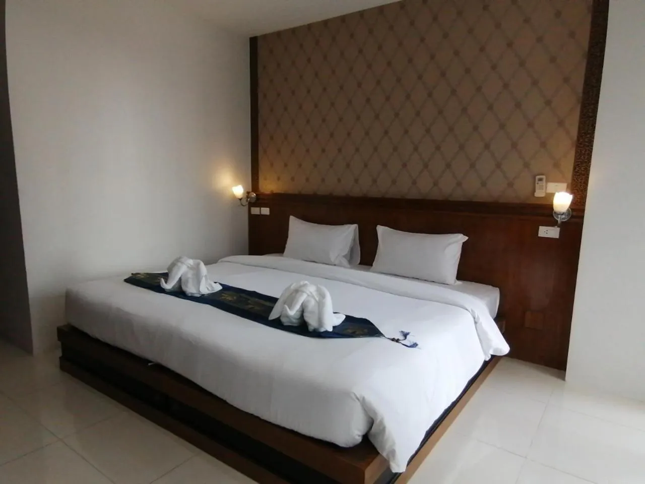 Bed in NJ PATONG HOTEL