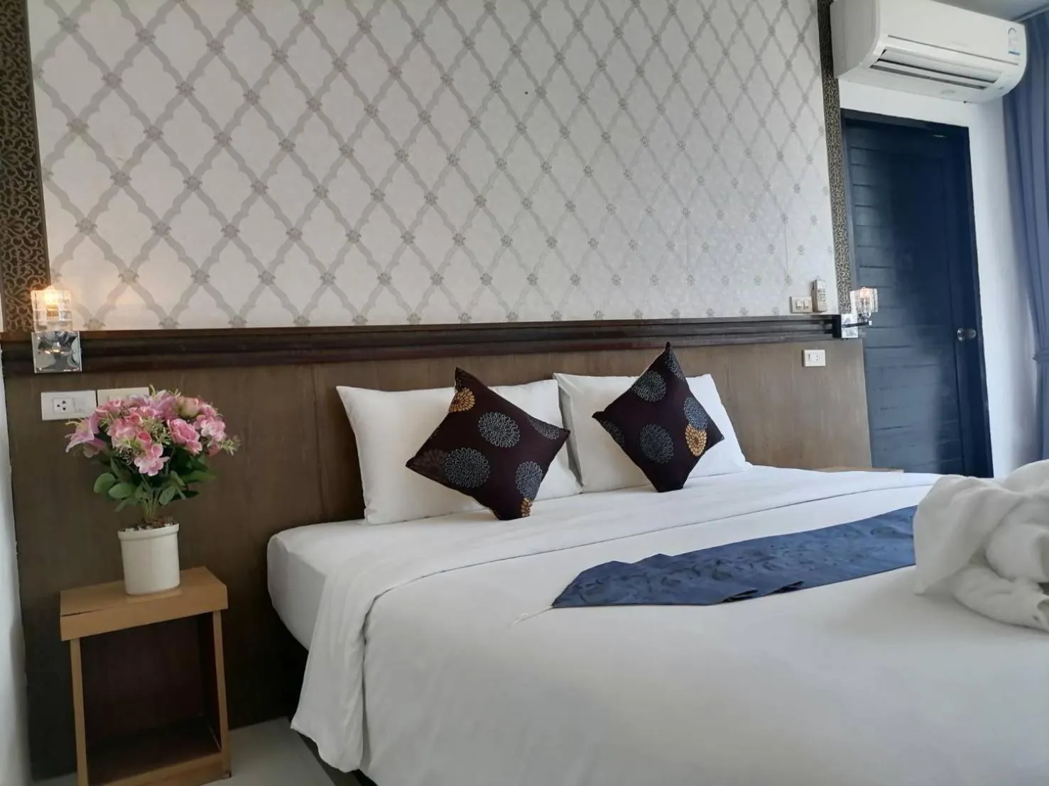 Bedroom, Bed in NJ PATONG HOTEL