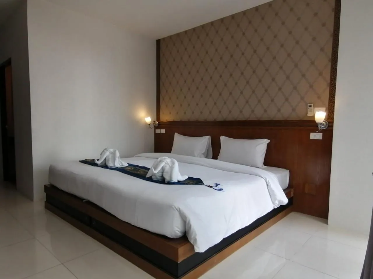 Bed in NJ PATONG HOTEL