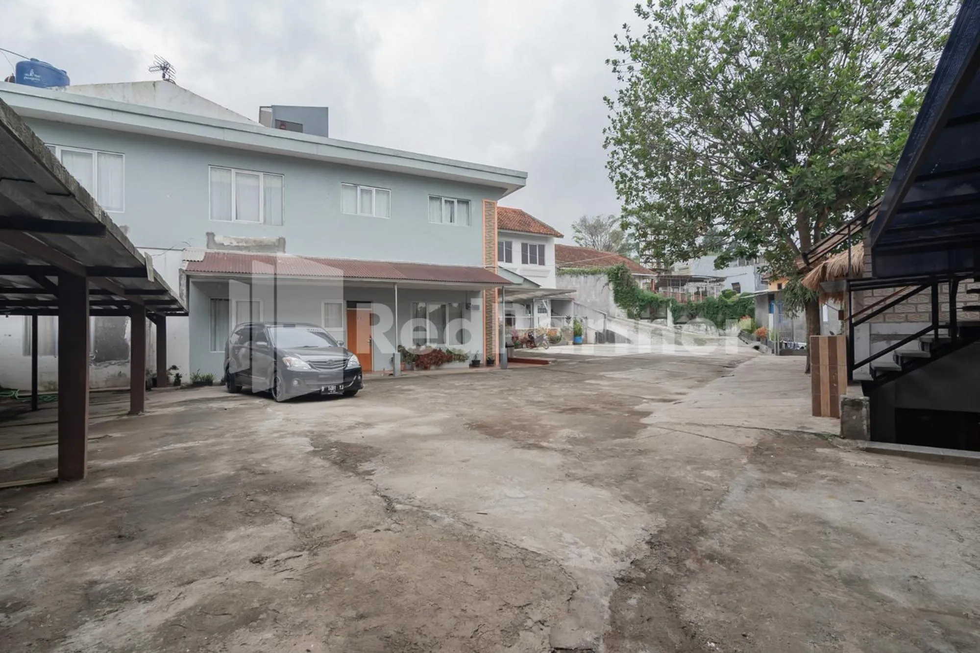 Parking in D'Valley View Lembang Mitra RedDoorz