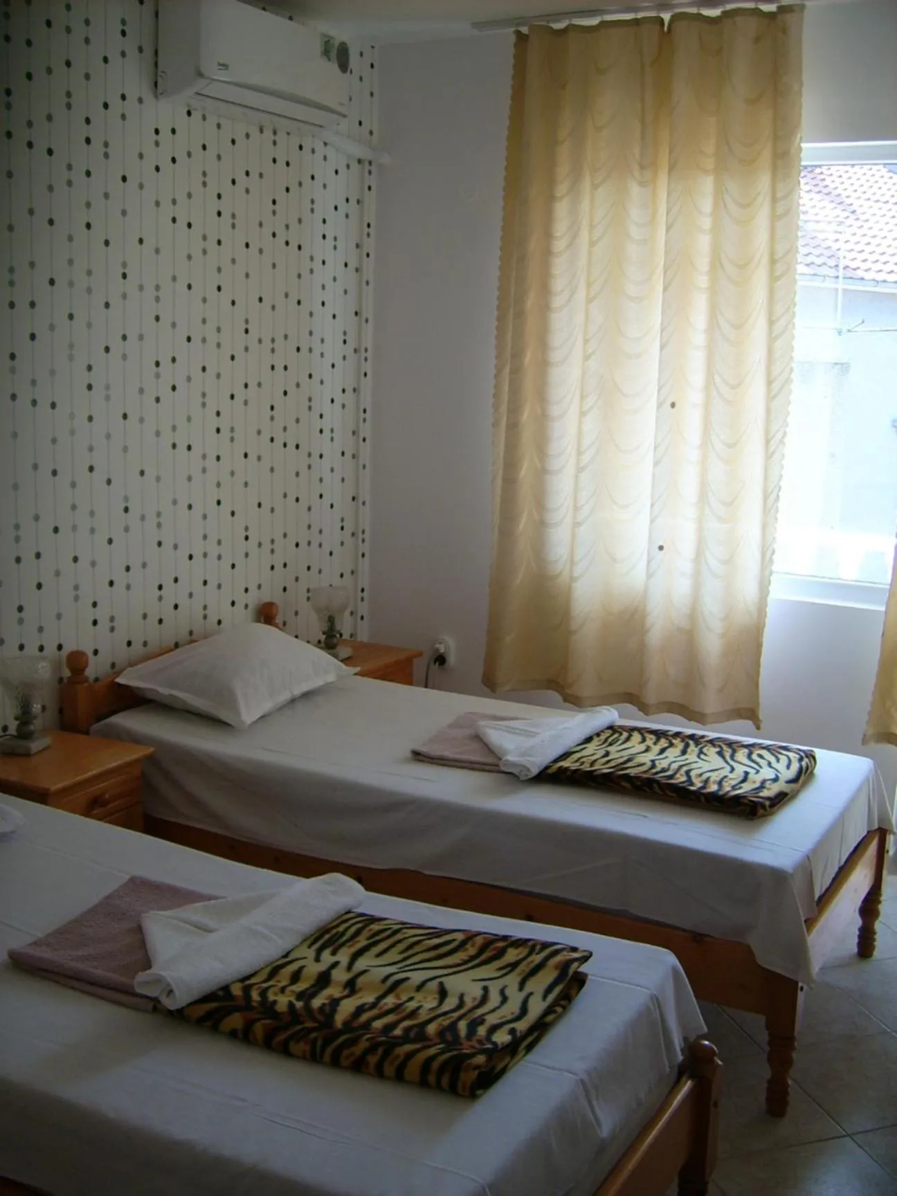 Inner courtyard view, Bed in Hotel Pasians