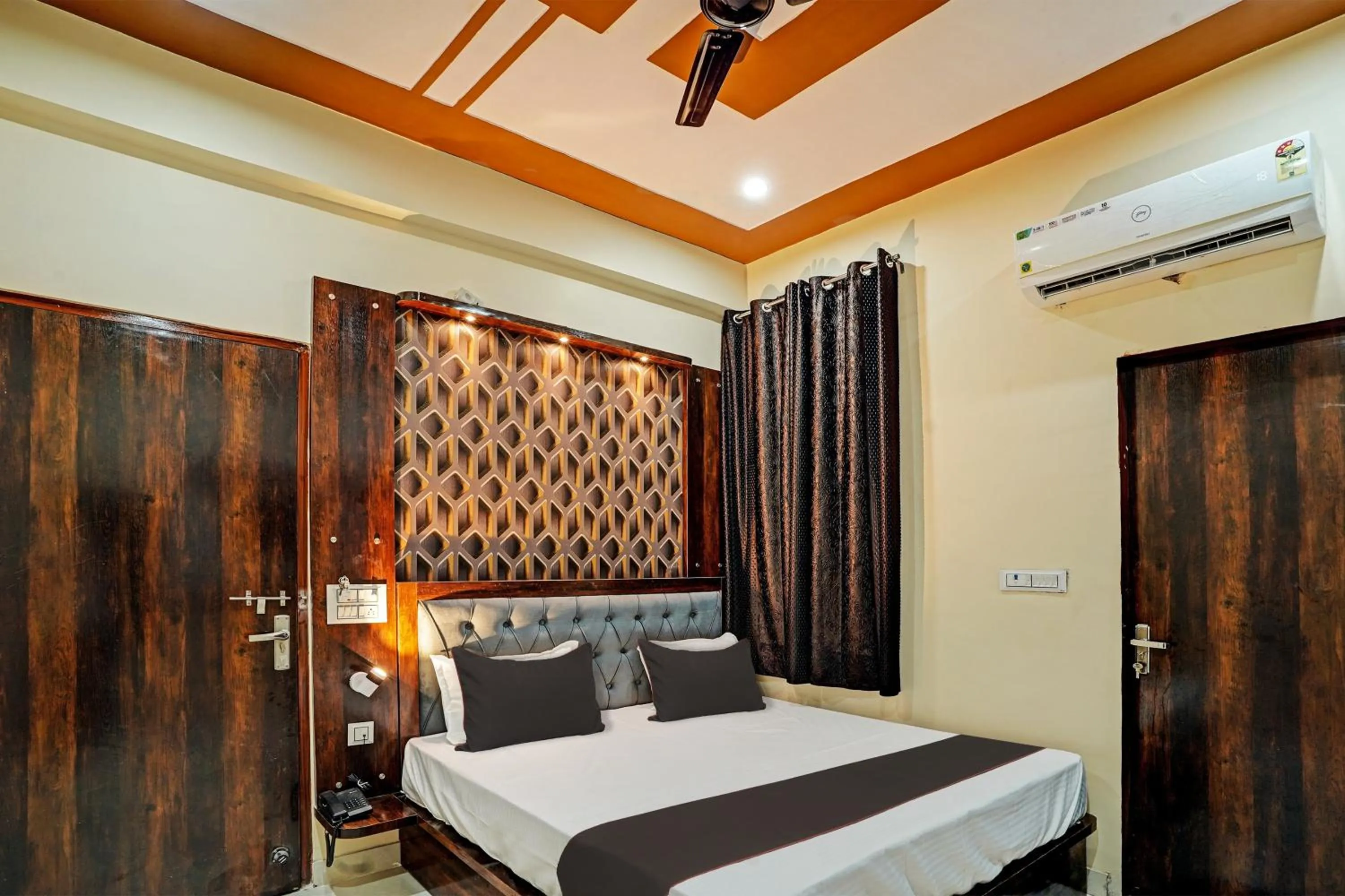 Lobby or reception, Bed in Hotel O SR HOTEL