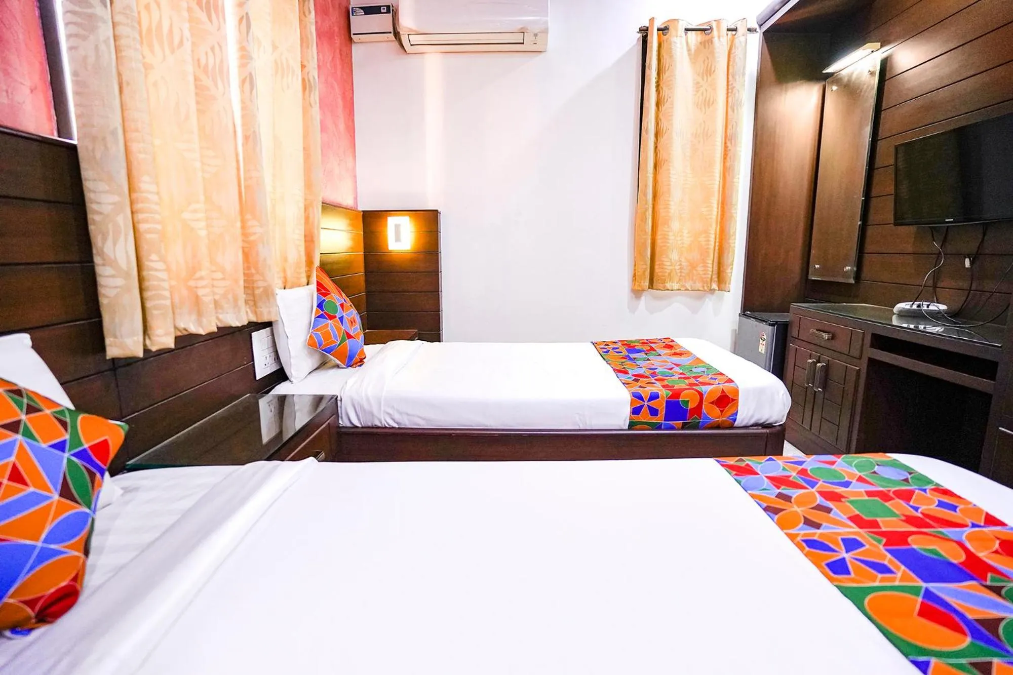Bedroom, Bed in FabHotel Sai Residency - Nr Rela Hospital, Chromepet