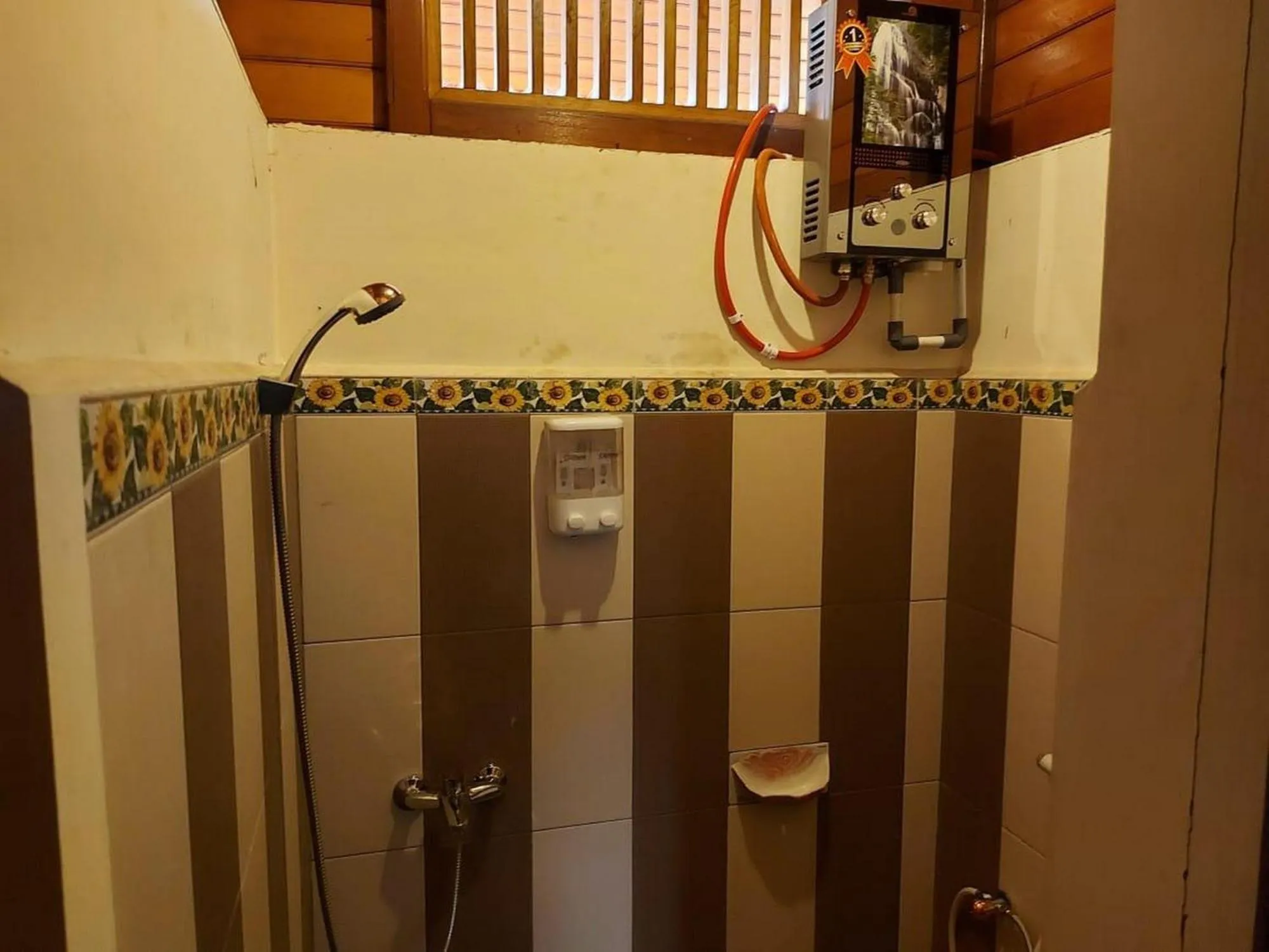 Shower in Roemah Kayu Saragan Syariah Magelang Mitra RedDoorz